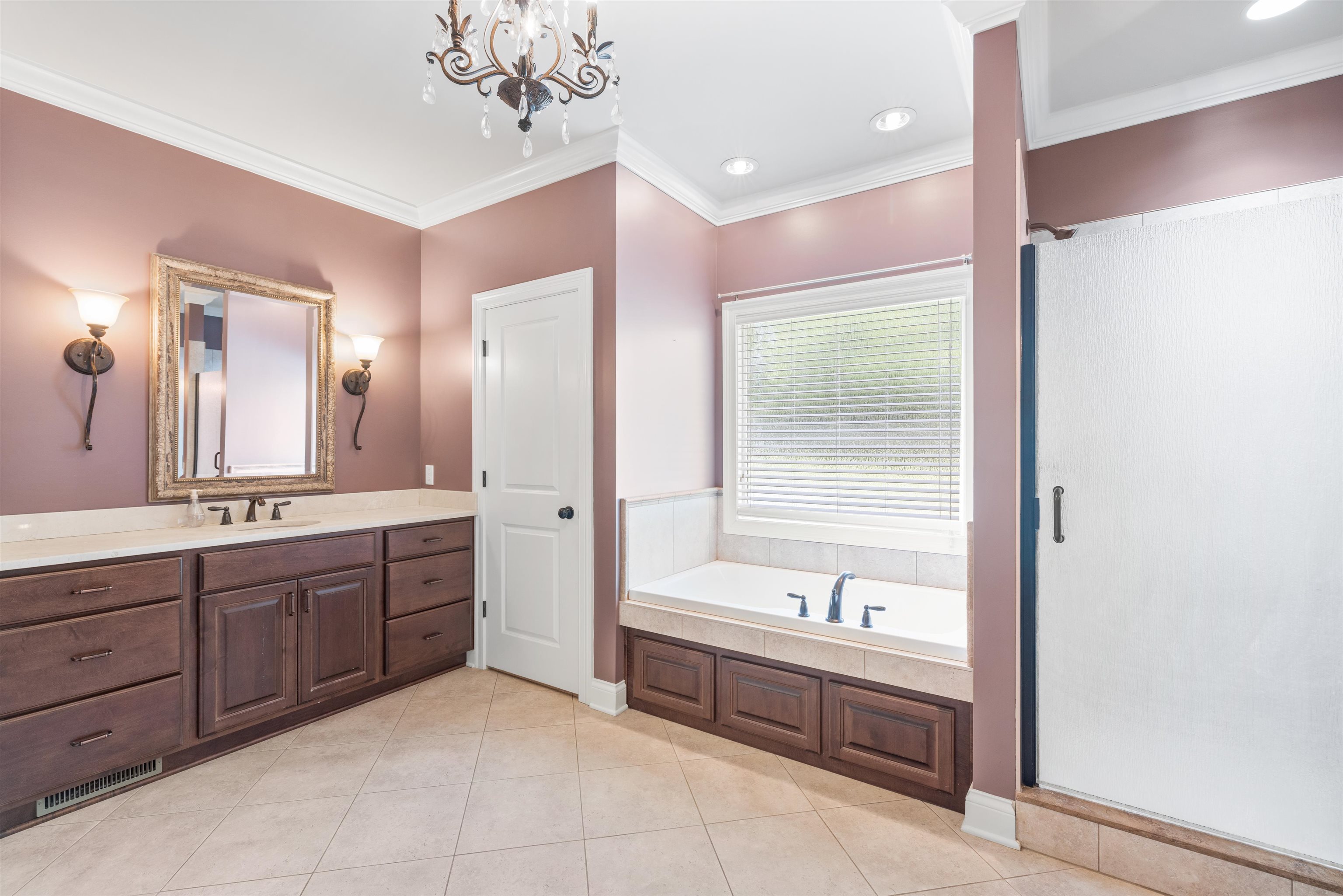 2401 Hillbrooke Parkway, Owensboro, Kentucky 42303-4542, 5 Bedrooms Bedrooms, ,3 BathroomsBathrooms,Single Family Residence,For Sale,Hillbrooke Parkway,89857