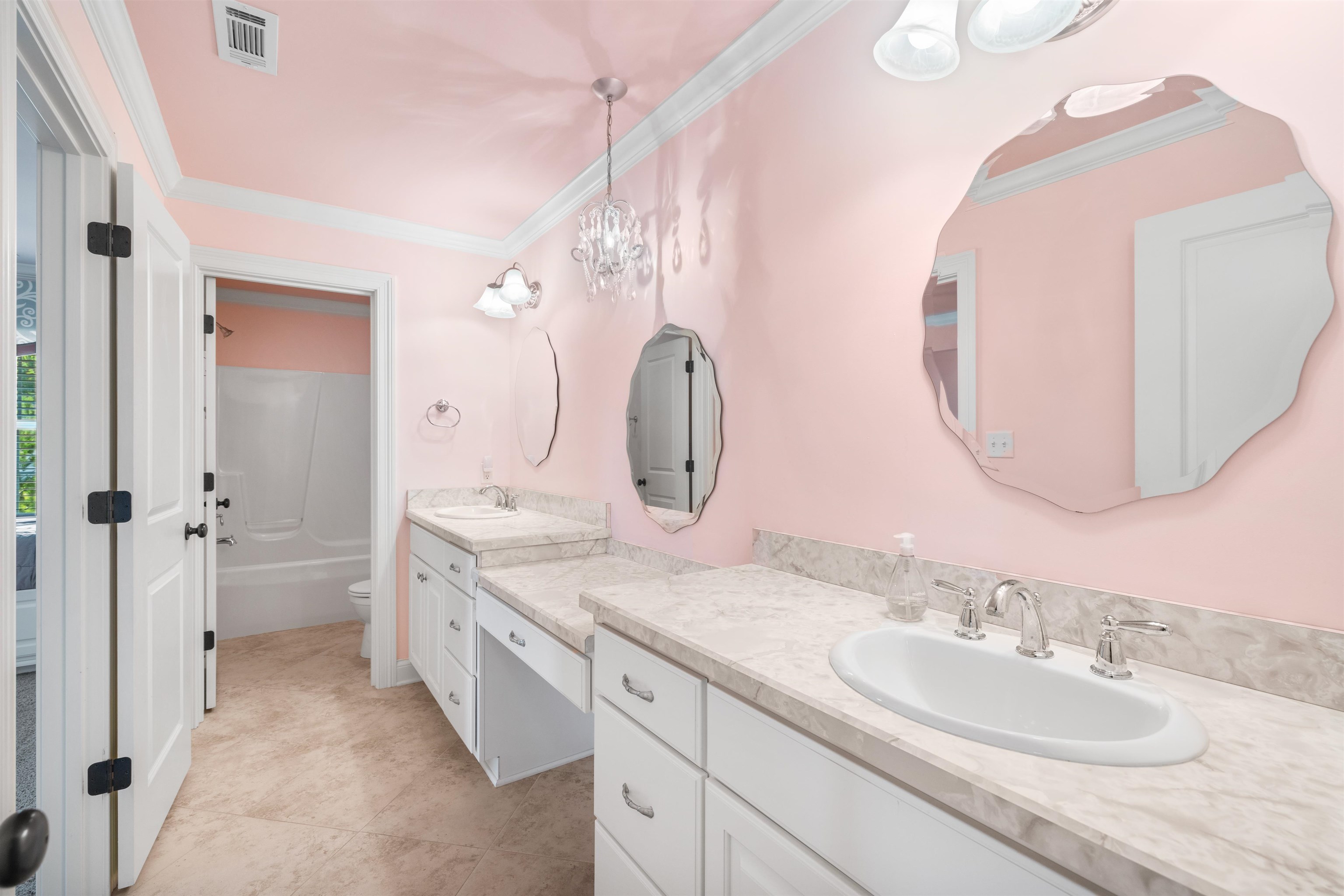 2401 Hillbrooke Parkway, Owensboro, Kentucky 42303-4542, 5 Bedrooms Bedrooms, ,3 BathroomsBathrooms,Single Family Residence,For Sale,Hillbrooke Parkway,89857