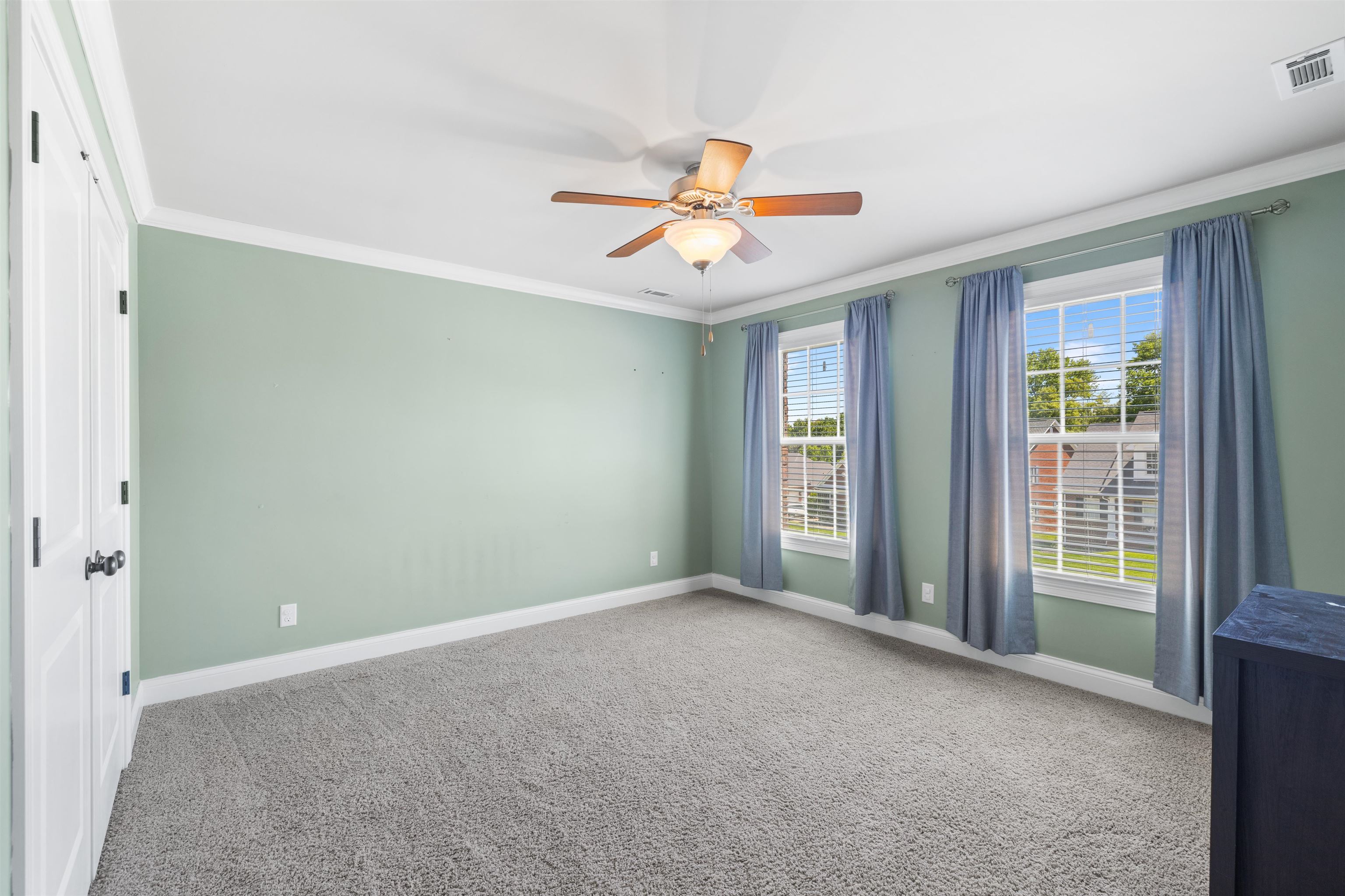 2401 Hillbrooke Parkway, Owensboro, Kentucky 42303-4542, 5 Bedrooms Bedrooms, ,3 BathroomsBathrooms,Single Family Residence,For Sale,Hillbrooke Parkway,89857