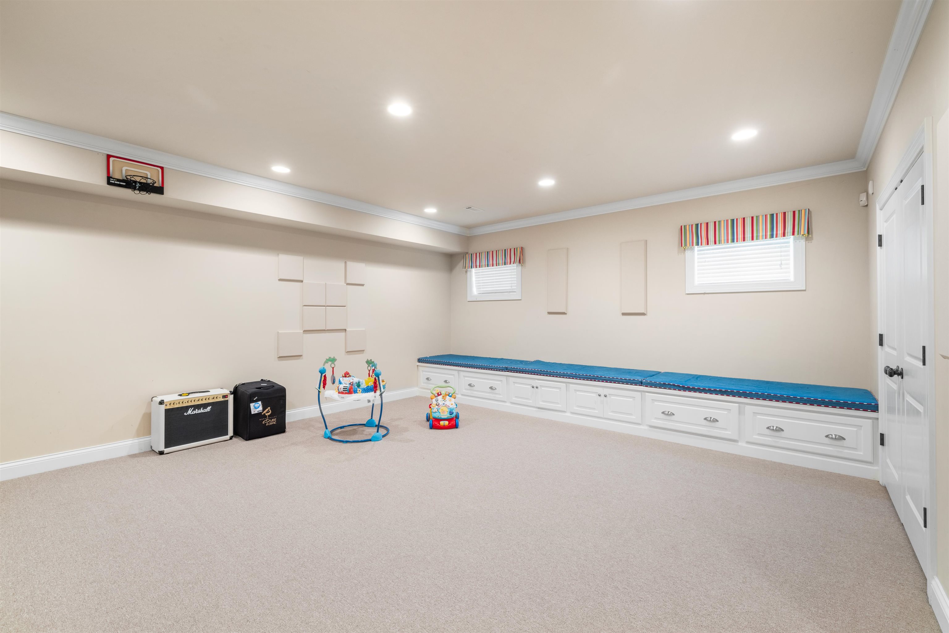 2401 Hillbrooke Parkway, Owensboro, Kentucky 42303-4542, 5 Bedrooms Bedrooms, ,3 BathroomsBathrooms,Single Family Residence,For Sale,Hillbrooke Parkway,89857