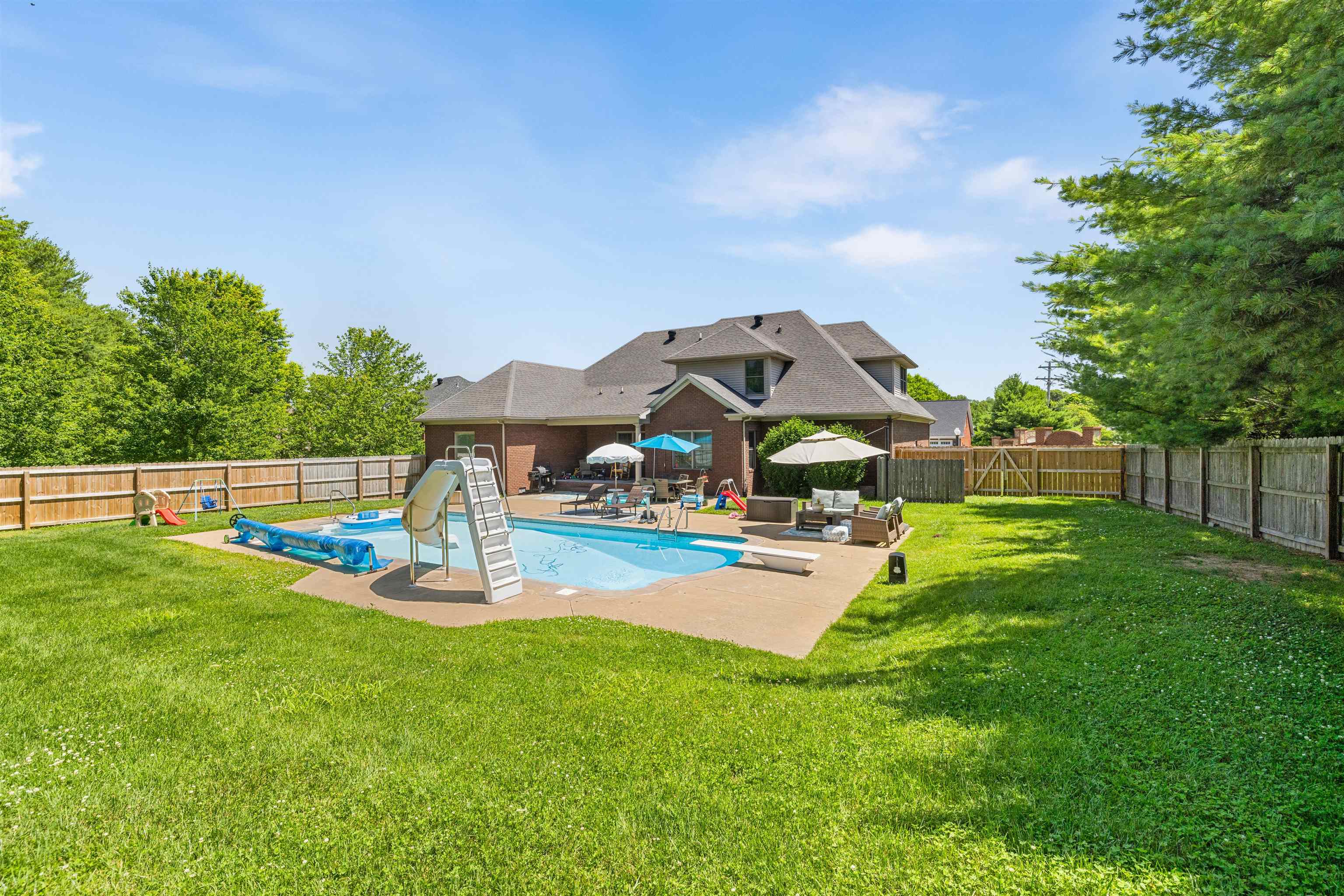 2401 Hillbrooke Parkway, Owensboro, Kentucky 42303-4542, 5 Bedrooms Bedrooms, ,3 BathroomsBathrooms,Single Family Residence,For Sale,Hillbrooke Parkway,89857