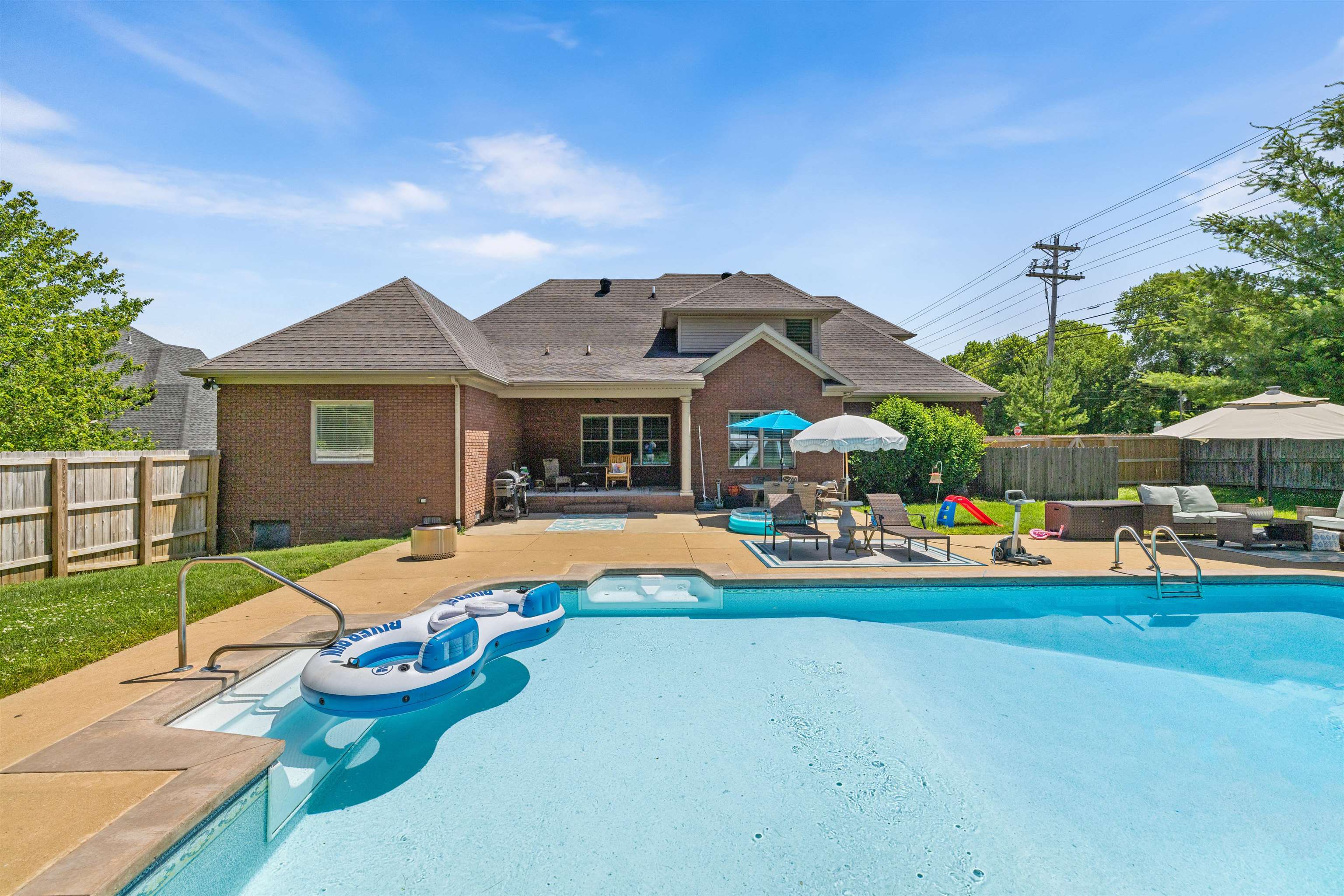 2401 Hillbrooke Parkway, Owensboro, Kentucky 42303-4542, 5 Bedrooms Bedrooms, ,3 BathroomsBathrooms,Single Family Residence,For Sale,Hillbrooke Parkway,89857