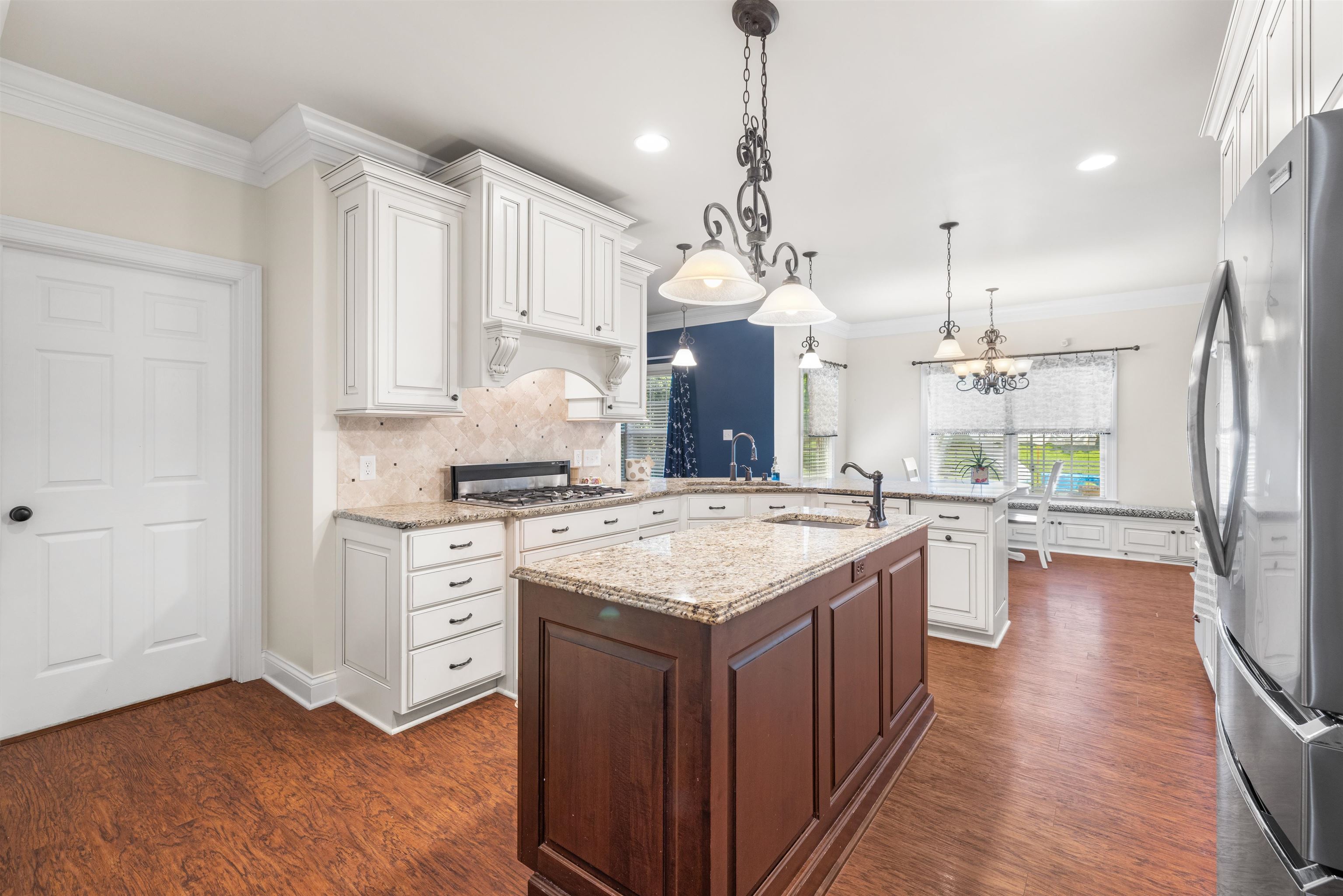 2401 Hillbrooke Parkway, Owensboro, Kentucky 42303-4542, 5 Bedrooms Bedrooms, ,3 BathroomsBathrooms,Single Family Residence,For Sale,Hillbrooke Parkway,89857