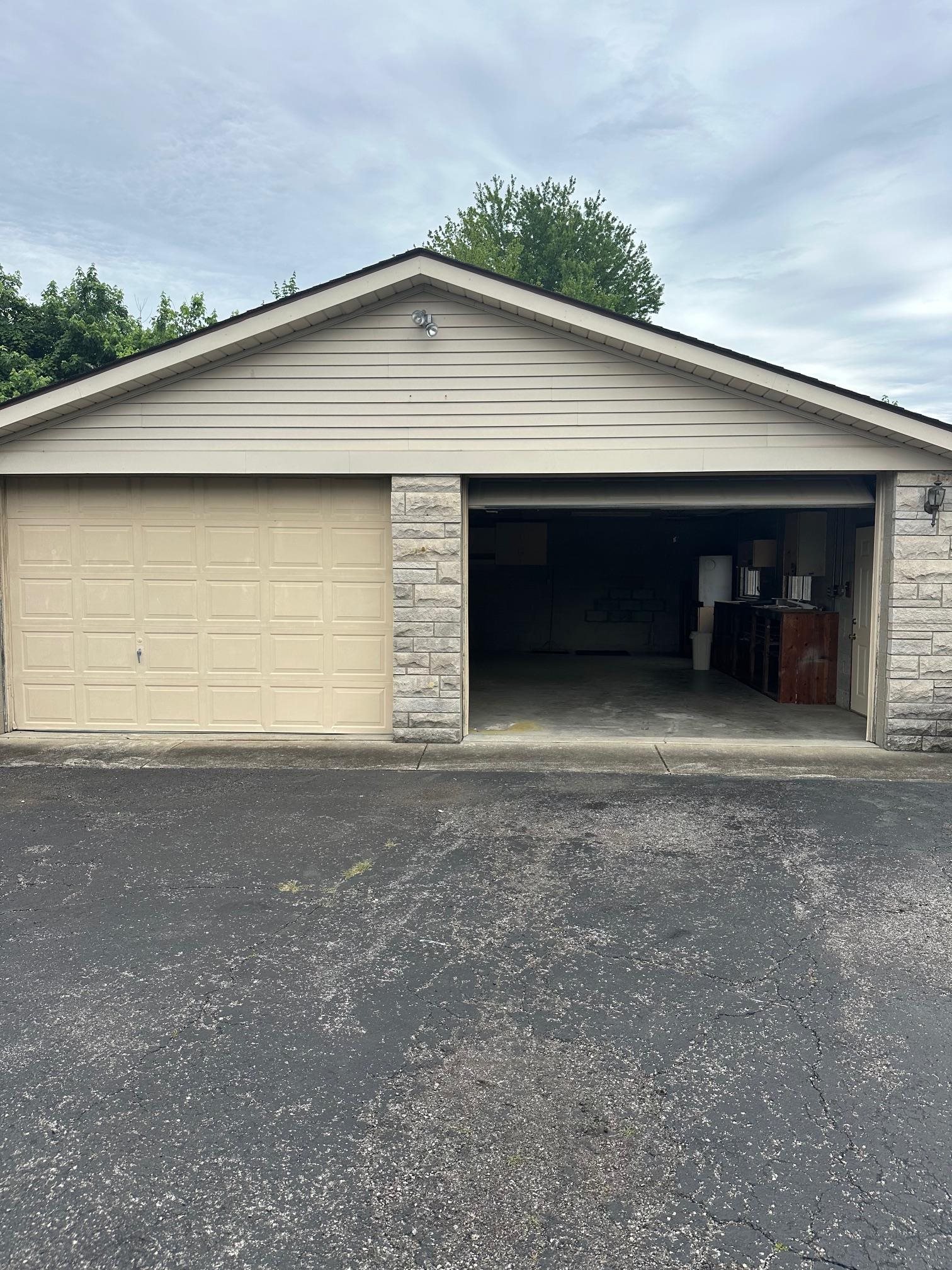 5123 Terry Rd, Louisville, Kentucky 40216, 2 Bedrooms Bedrooms, ,2 BathroomsBathrooms,Single Family Residence,For Sale,Terry Rd,89861