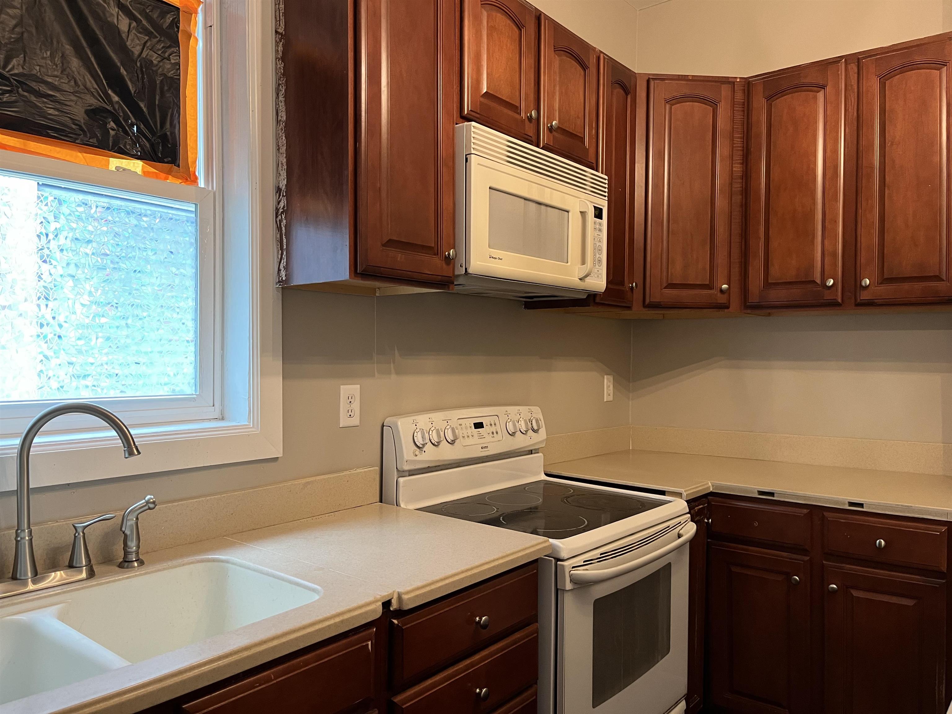 1101 2nd Street, Owensboro, Kentucky 42301, 4 Bedrooms Bedrooms, ,1 BathroomBathrooms,Single Family Residence,For Sale,2nd Street,89866