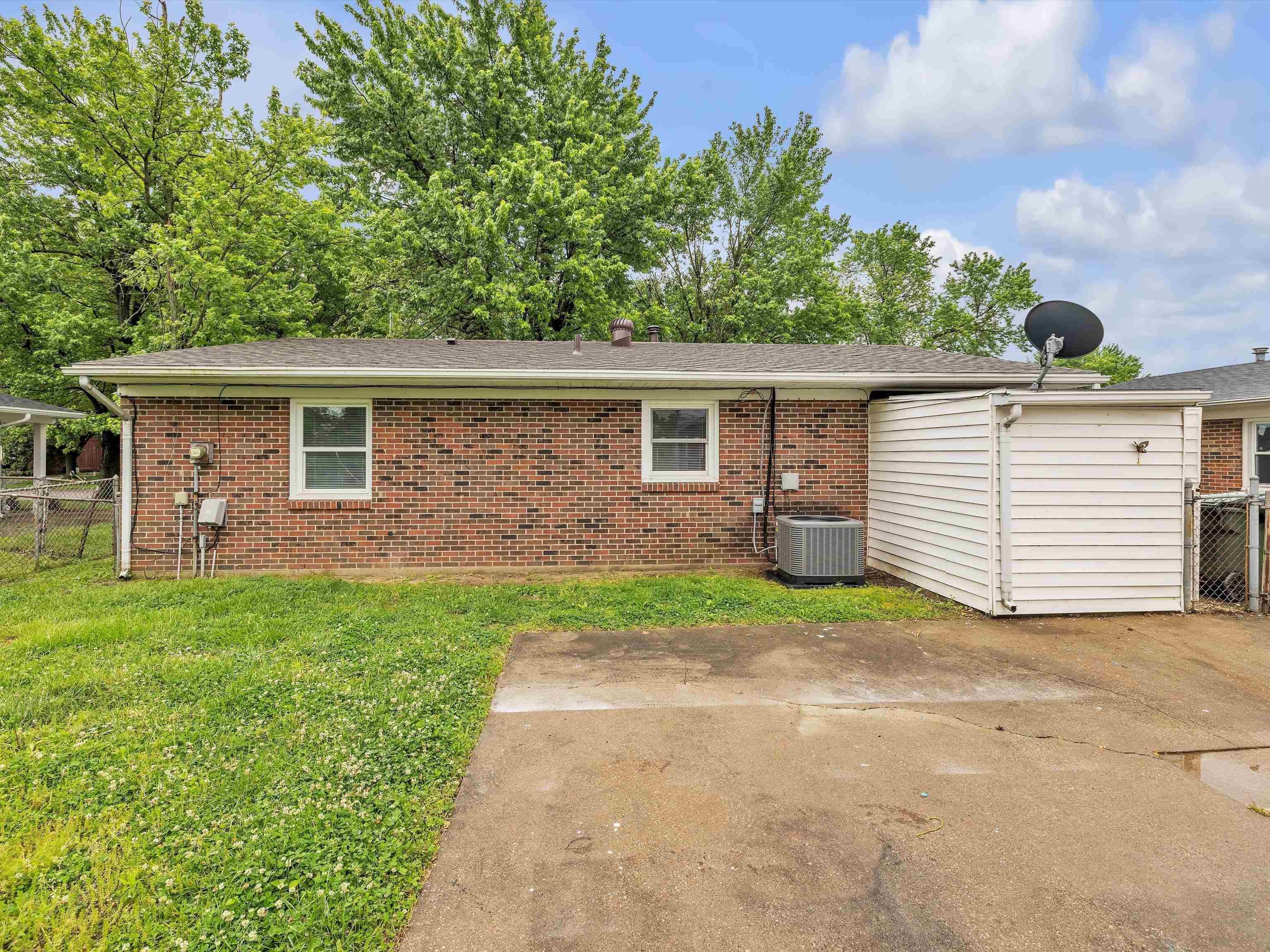 3013 Yosemite Drive, Owensboro, Kentucky 42301, 3 Bedrooms Bedrooms, ,1 BathroomBathrooms,Single Family Residence,For Sale,Yosemite Drive,89869
