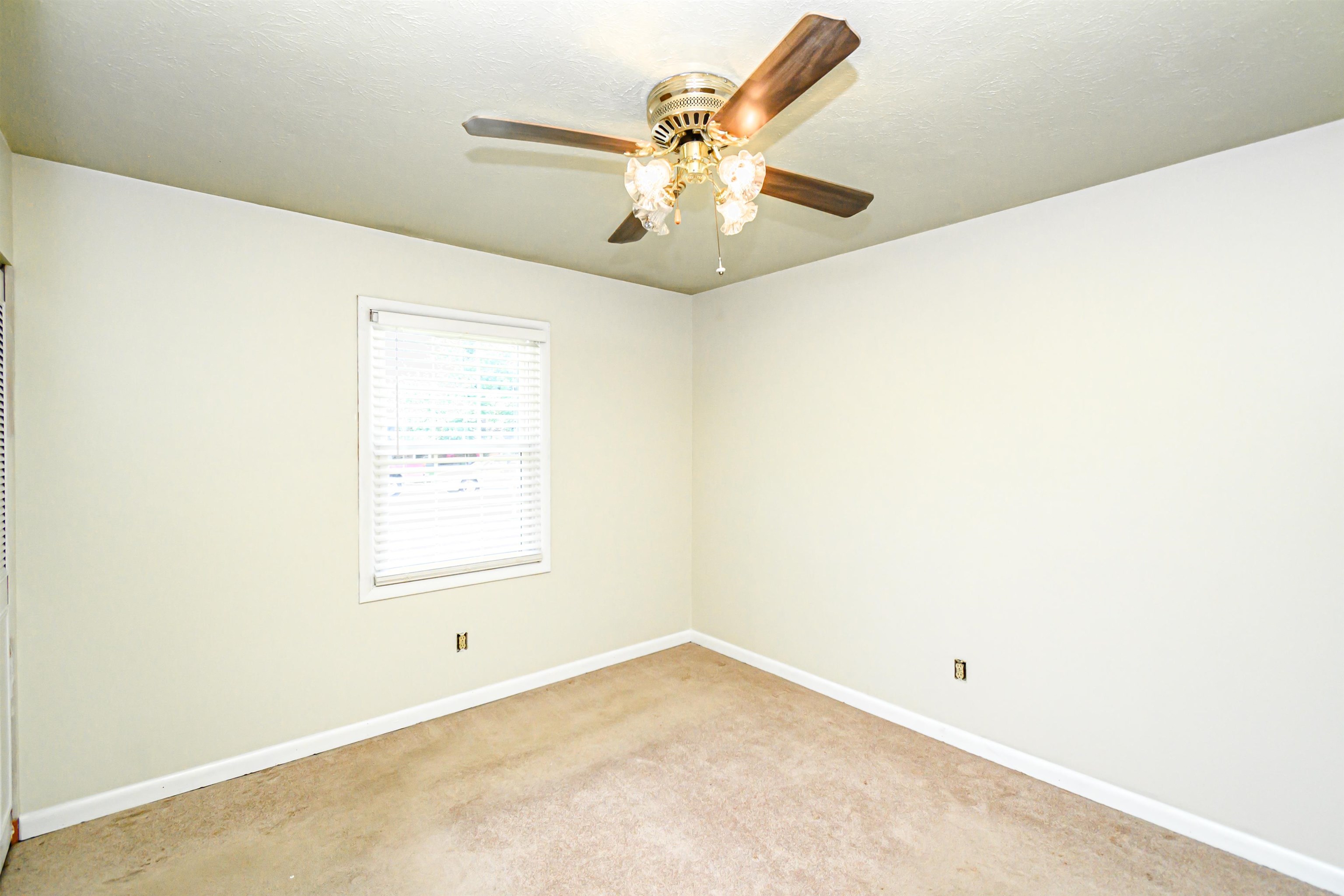 751 Berwyn Avenue, Owensboro, Kentucky 42301, 3 Bedrooms Bedrooms, ,1 BathroomBathrooms,Single Family Residence,For Sale,Berwyn Avenue,89870