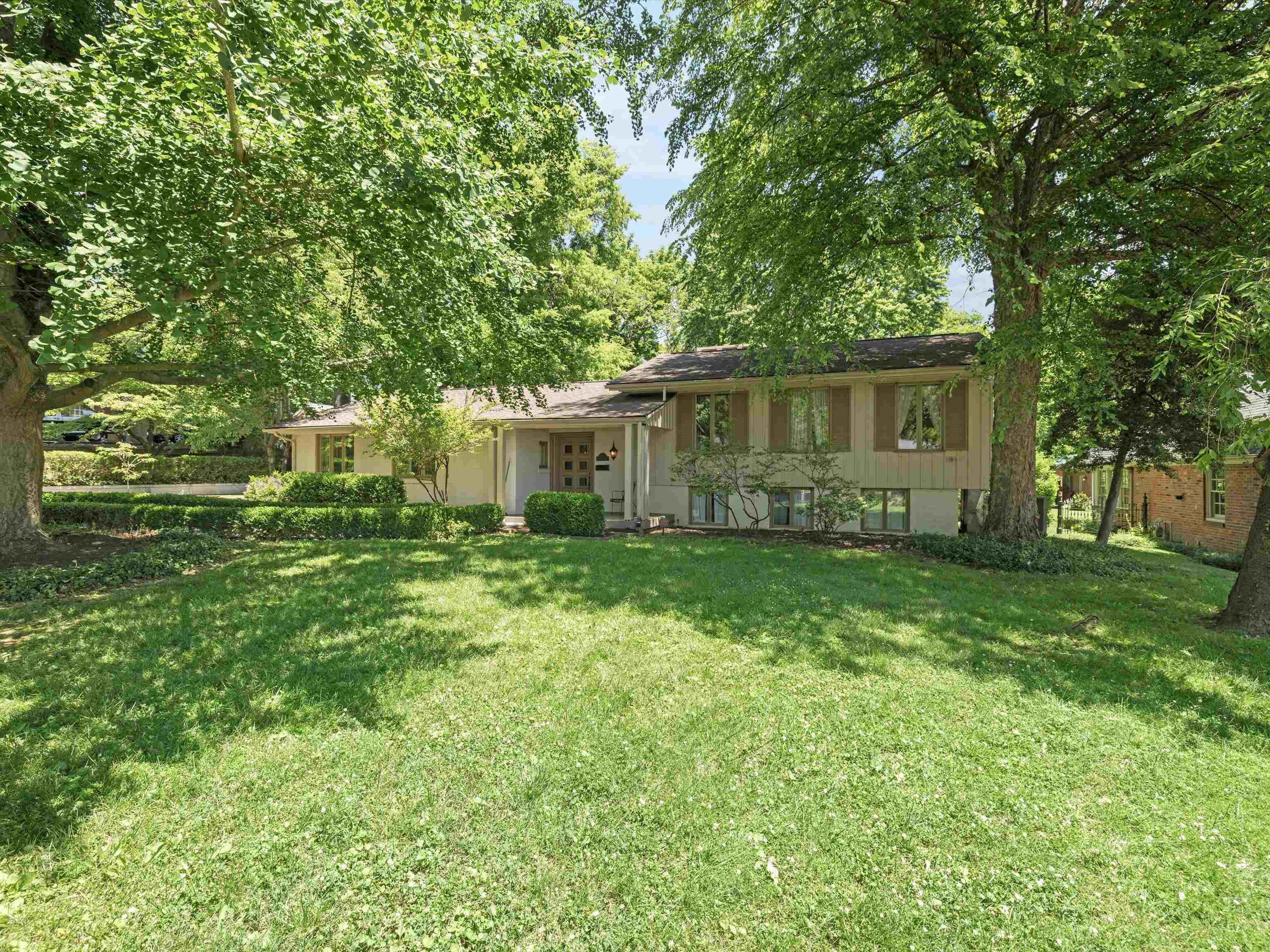 1909 Robin Road, Owensboro, Kentucky 42301, 4 Bedrooms Bedrooms, ,3 BathroomsBathrooms,Single Family Residence,For Sale,Robin Road,89879
