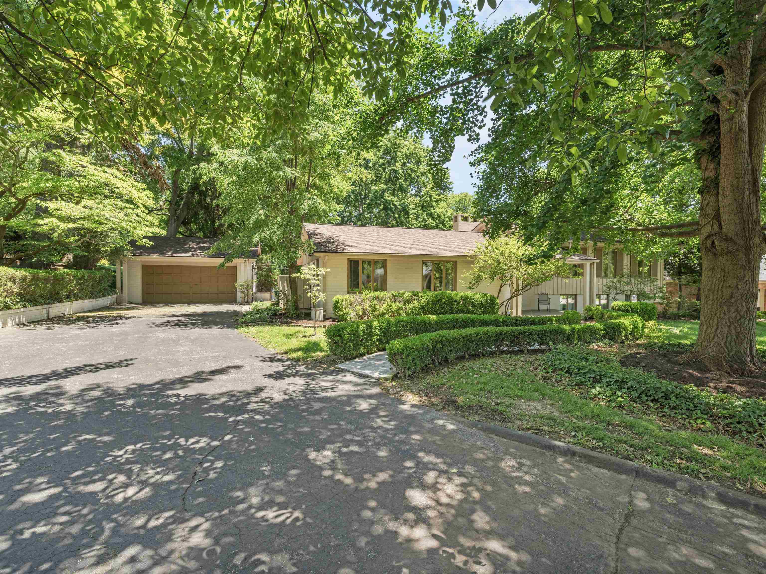1909 Robin Road, Owensboro, Kentucky 42301, 4 Bedrooms Bedrooms, ,3 BathroomsBathrooms,Single Family Residence,For Sale,Robin Road,89879