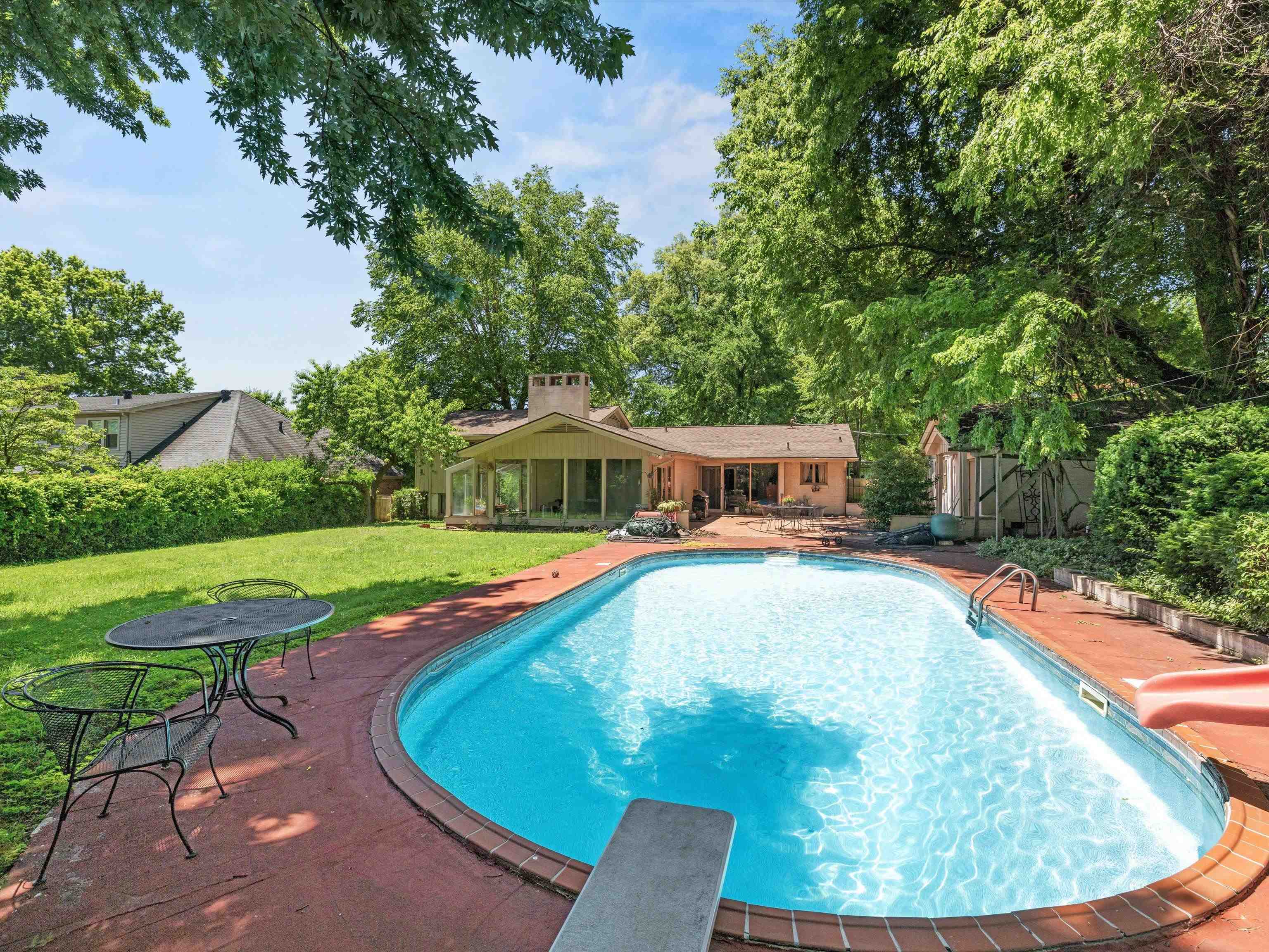 1909 Robin Road, Owensboro, Kentucky 42301, 4 Bedrooms Bedrooms, ,3 BathroomsBathrooms,Single Family Residence,For Sale,Robin Road,89879