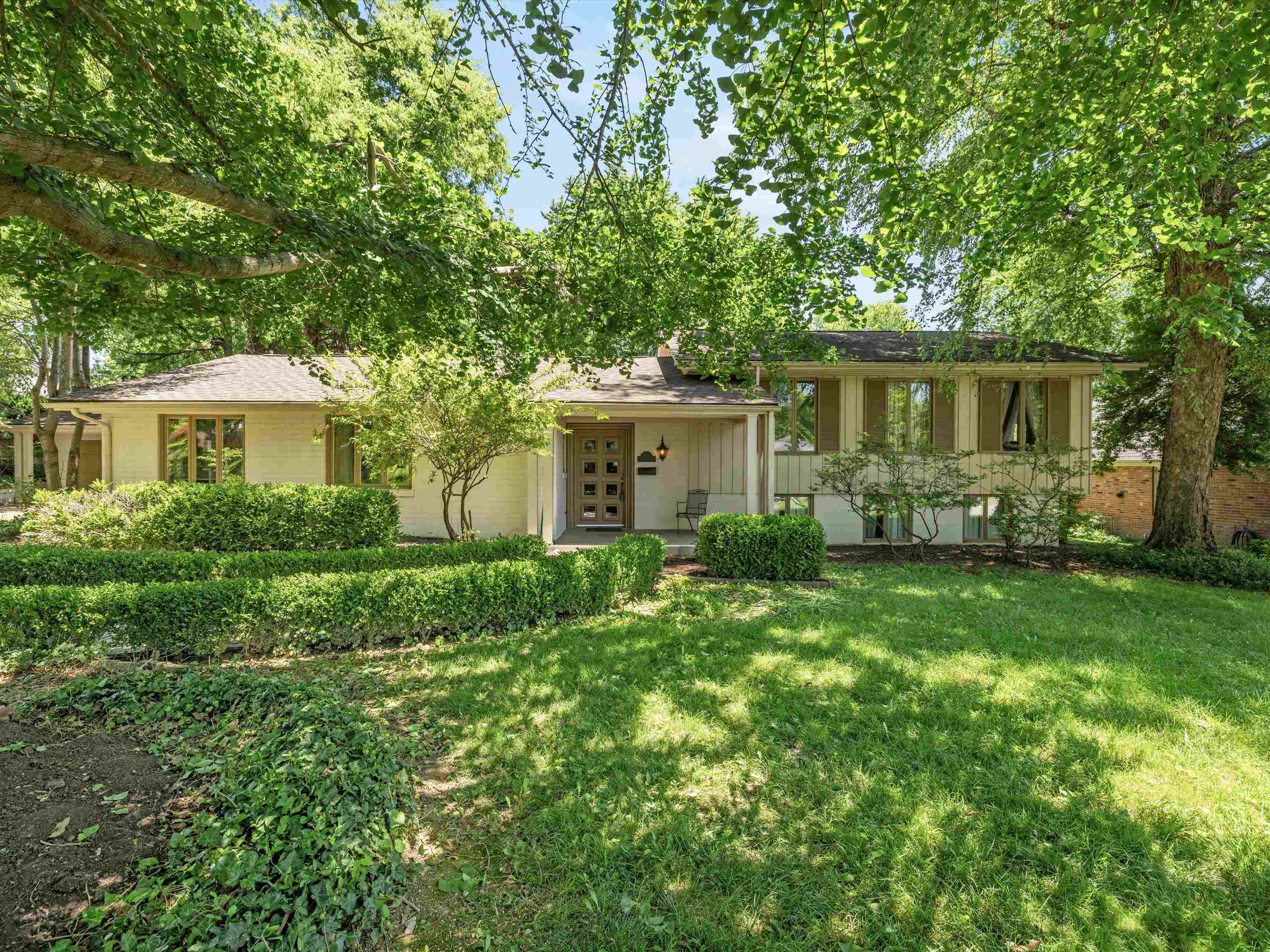 1909 Robin Road, Owensboro, Kentucky 42301, 4 Bedrooms Bedrooms, ,3 BathroomsBathrooms,Single Family Residence,For Sale,Robin Road,89879