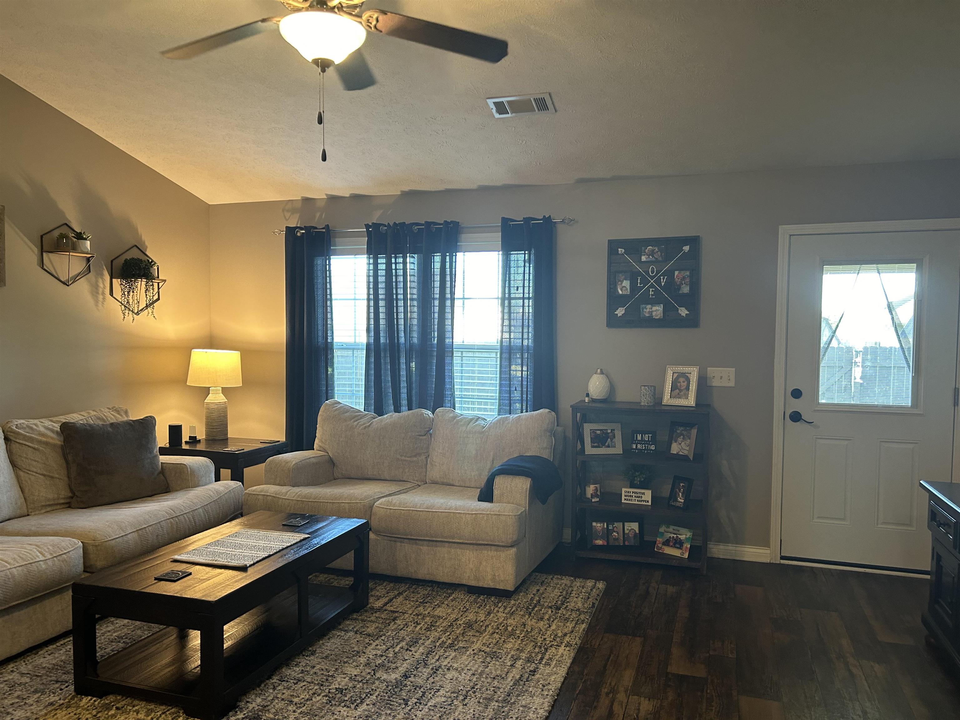 435 Camden Circle, Owensboro, Kentucky 42301, 3 Bedrooms Bedrooms, ,2 BathroomsBathrooms,Single Family Residence,For Sale,Camden Circle,89882