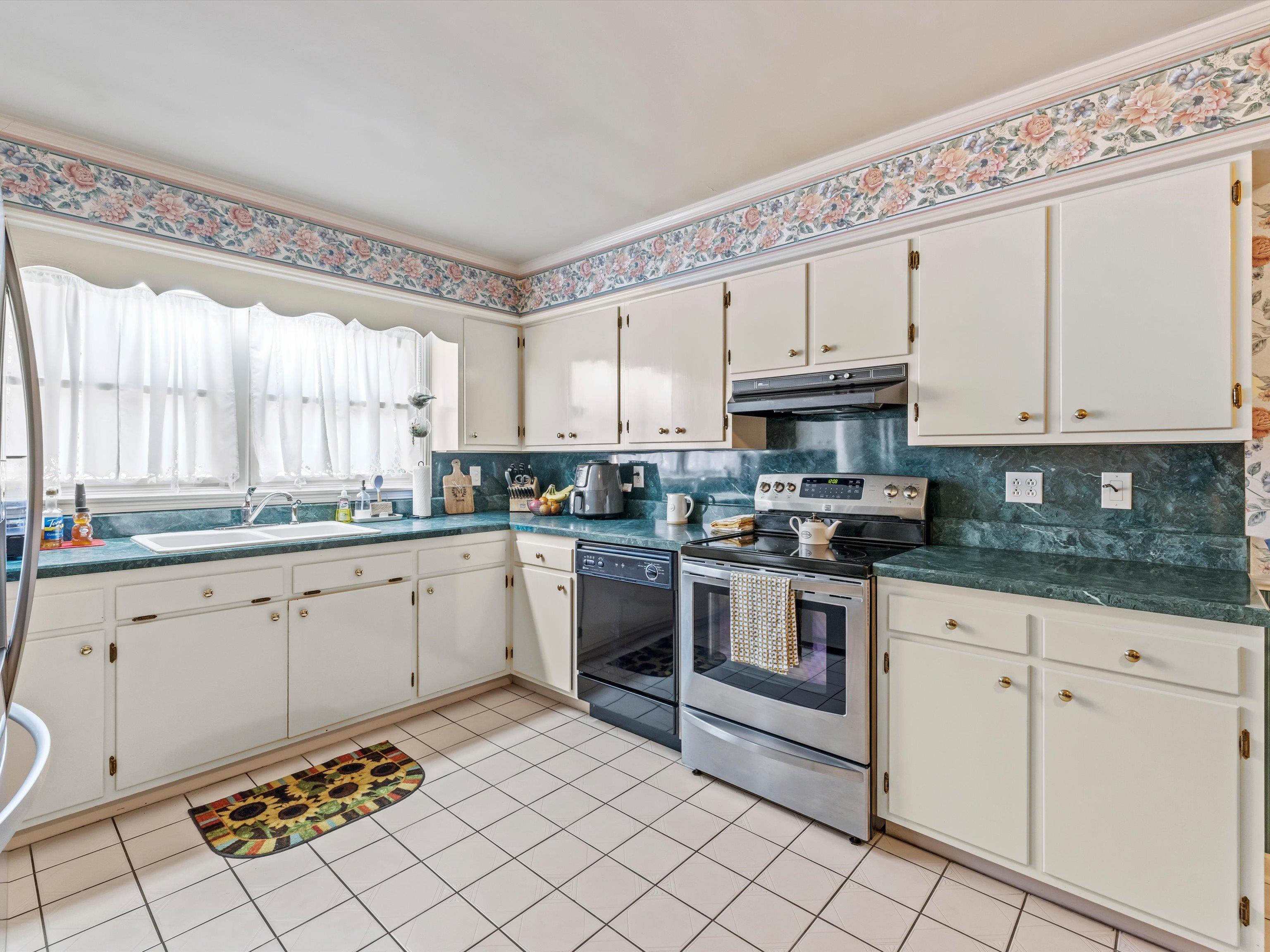 100 Stockton Drive, Owensboro, Kentucky 42303, 3 Bedrooms Bedrooms, ,2 BathroomsBathrooms,Single Family Residence,For Sale,Stockton Drive,89883