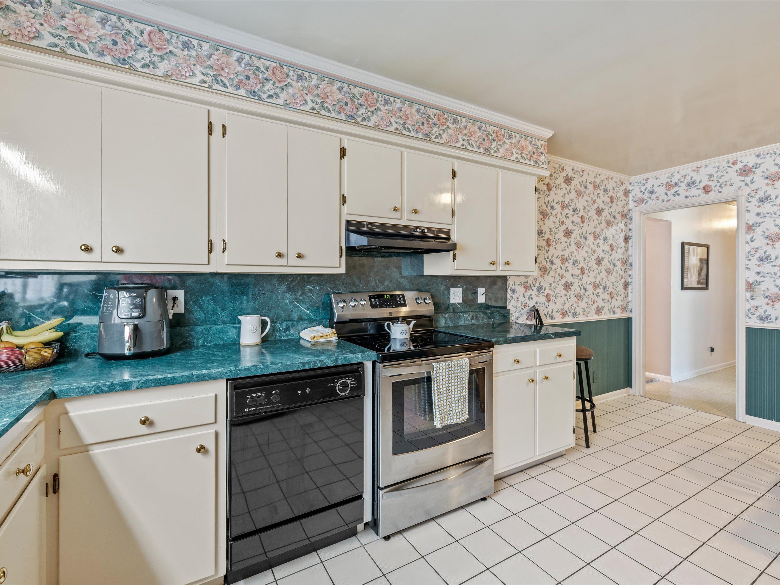 100 Stockton Drive, Owensboro, Kentucky 42303, 3 Bedrooms Bedrooms, ,2 BathroomsBathrooms,Single Family Residence,For Sale,Stockton Drive,89883