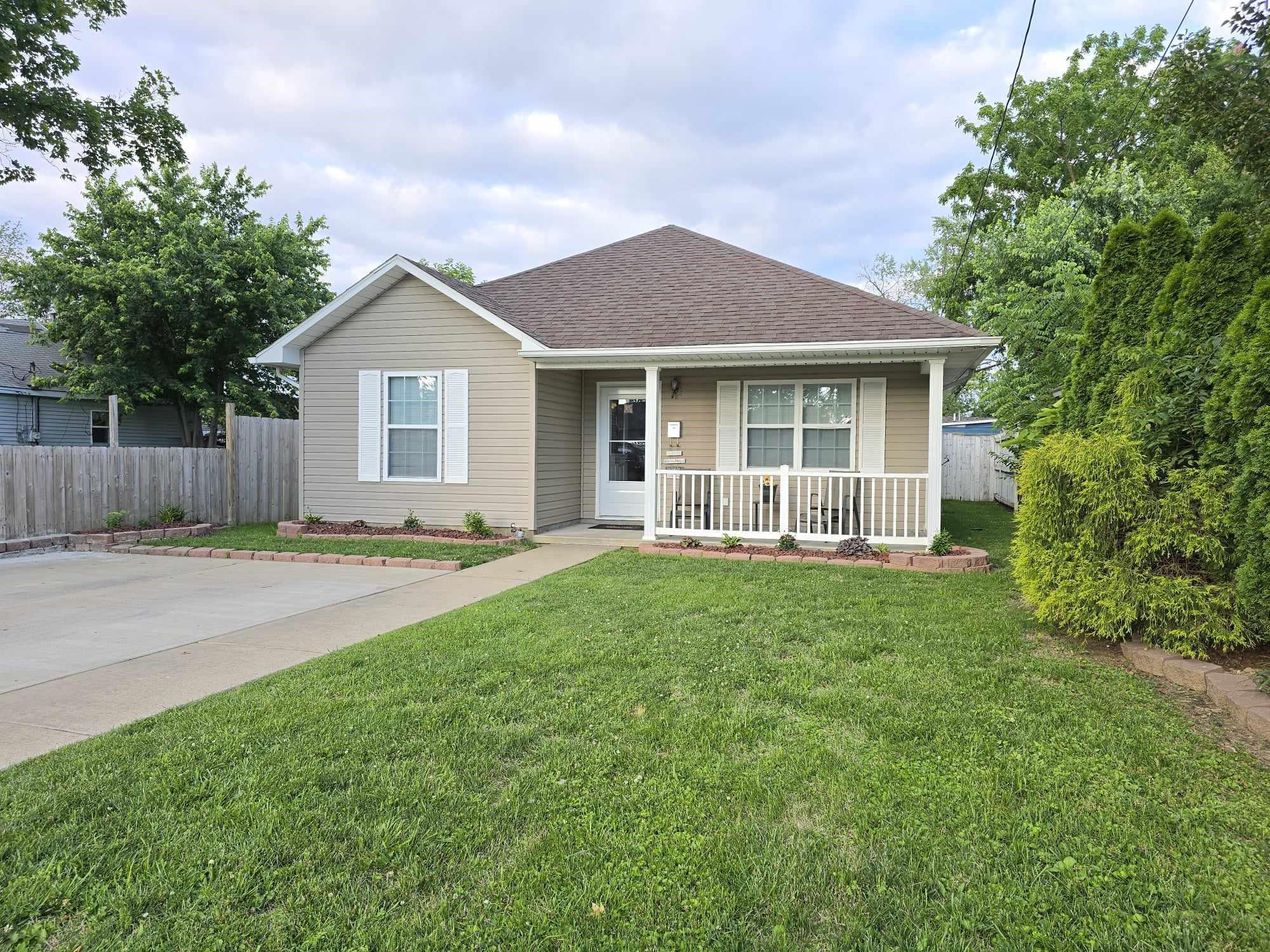 805 Poindexter Street, Owensboro, Kentucky 42301, 3 Bedrooms Bedrooms, ,2 BathroomsBathrooms,Single Family Residence,For Sale,Poindexter Street,89885