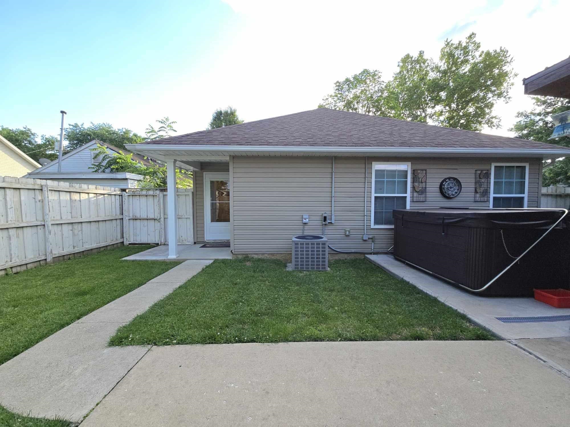 805 Poindexter Street, Owensboro, Kentucky 42301, 3 Bedrooms Bedrooms, ,2 BathroomsBathrooms,Single Family Residence,For Sale,Poindexter Street,89885