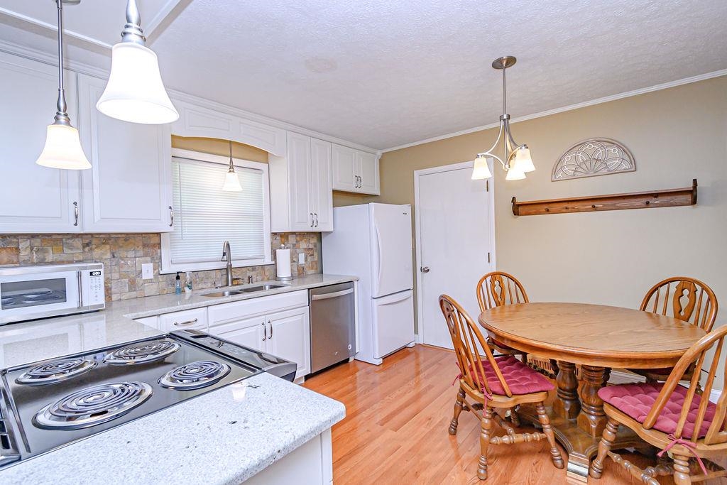 3725 Thruston Dermont Road, Owensboro, Kentucky 42303, 3 Bedrooms Bedrooms, ,2 BathroomsBathrooms,Single Family Residence,For Sale,Thruston Dermont Road,89891