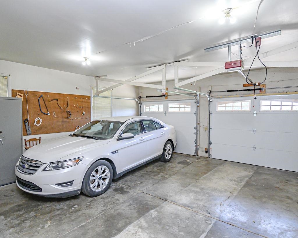 3725 Thruston Dermont Road, Owensboro, Kentucky 42303, 3 Bedrooms Bedrooms, ,2 BathroomsBathrooms,Single Family Residence,For Sale,Thruston Dermont Road,89891