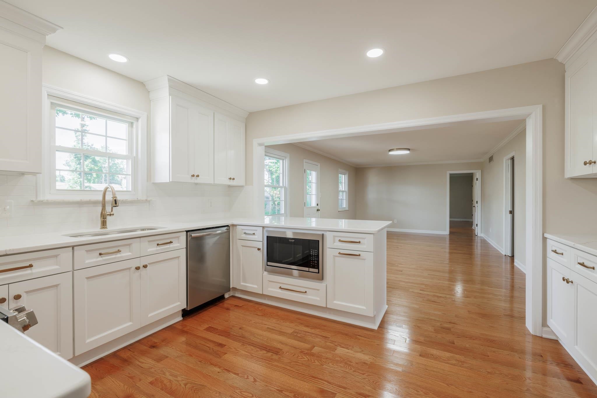 2046 Fernwood Drive, Owensboro, Kentucky 42301, 4 Bedrooms Bedrooms, ,3 BathroomsBathrooms,Single Family Residence,For Sale,Fernwood Drive,89897