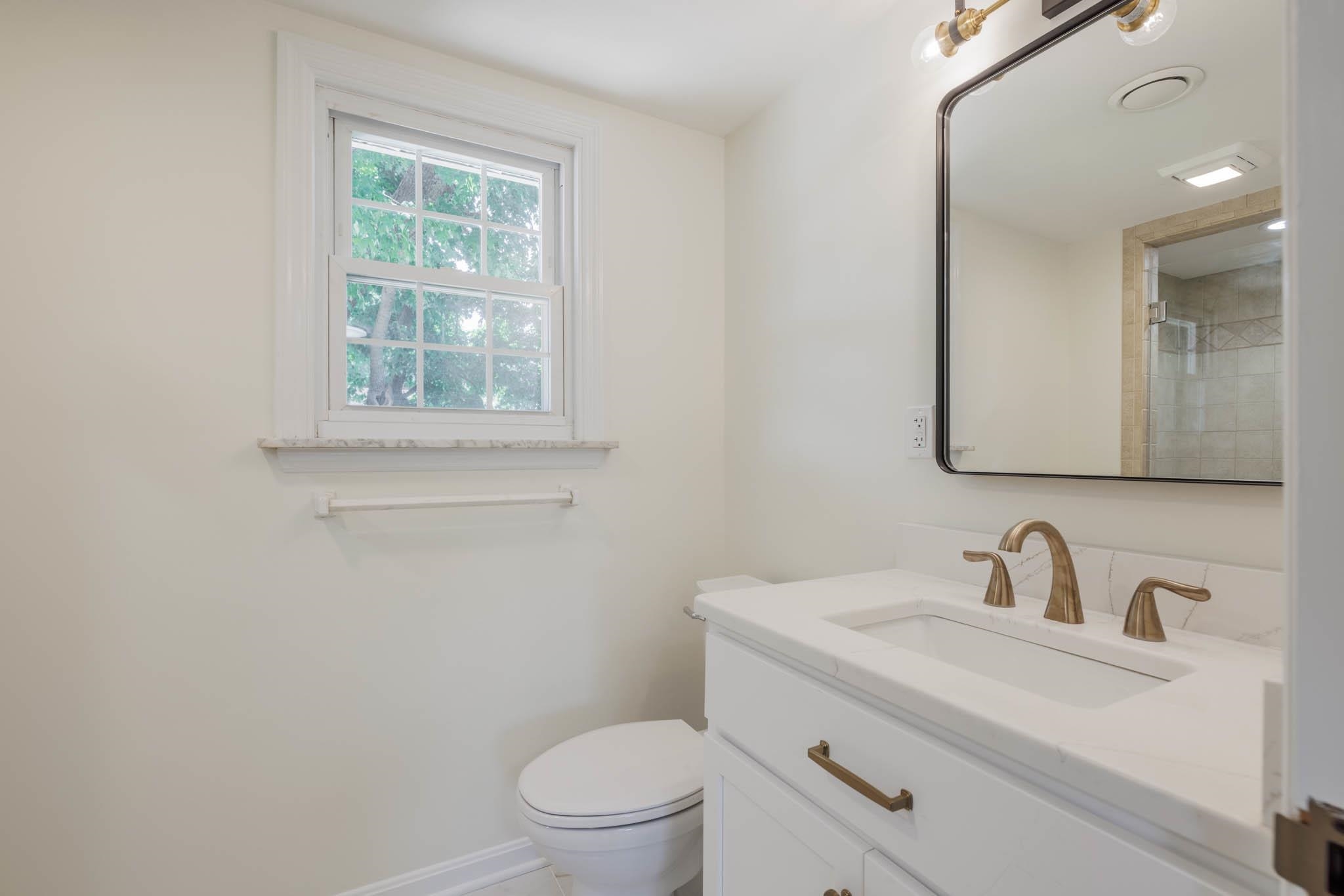 2046 Fernwood Drive, Owensboro, Kentucky 42301, 4 Bedrooms Bedrooms, ,3 BathroomsBathrooms,Single Family Residence,For Sale,Fernwood Drive,89897