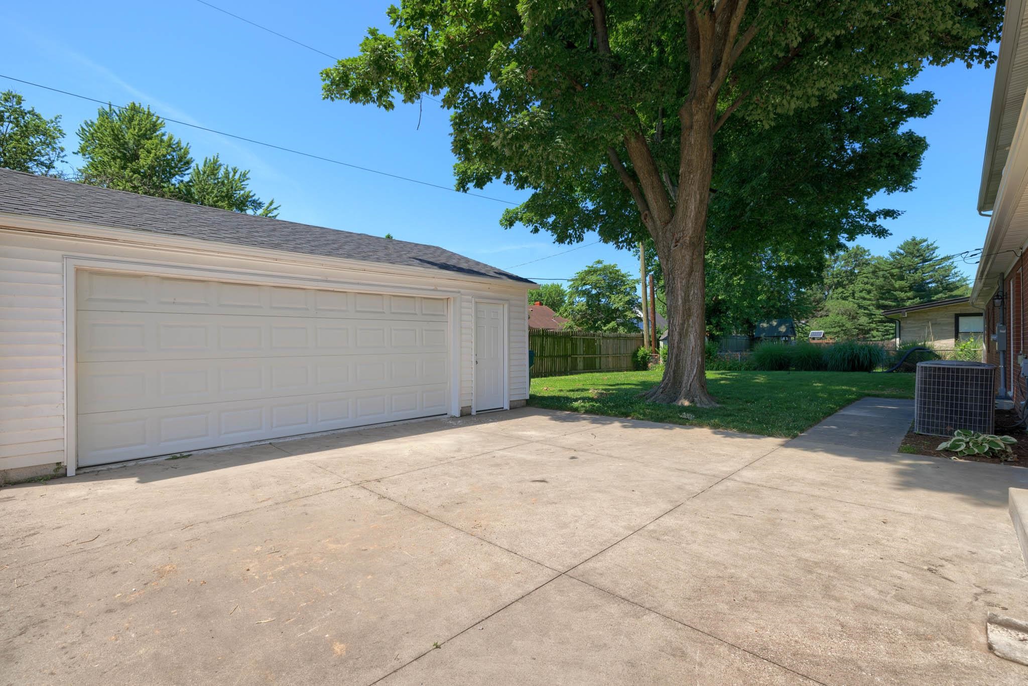 2046 Fernwood Drive, Owensboro, Kentucky 42301, 4 Bedrooms Bedrooms, ,3 BathroomsBathrooms,Single Family Residence,For Sale,Fernwood Drive,89897