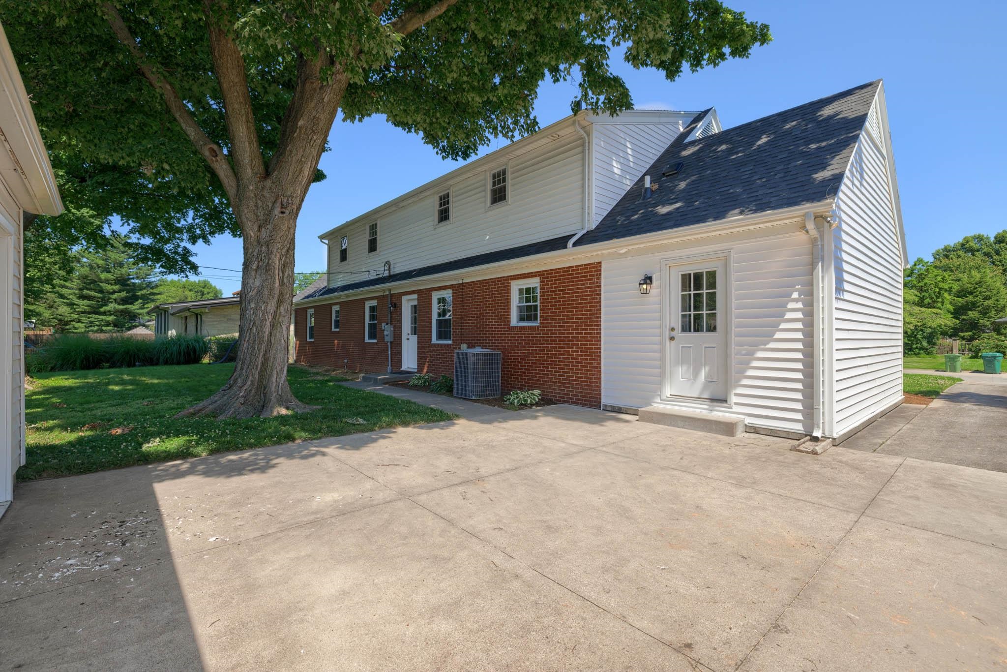 2046 Fernwood Drive, Owensboro, Kentucky 42301, 4 Bedrooms Bedrooms, ,3 BathroomsBathrooms,Single Family Residence,For Sale,Fernwood Drive,89897