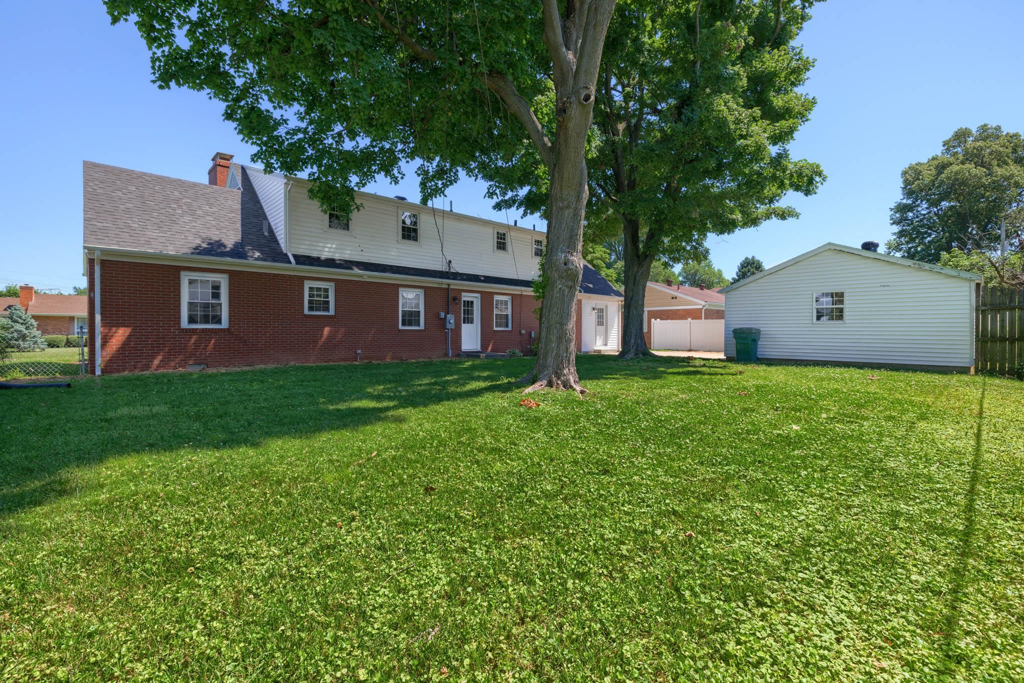 2046 Fernwood Drive, Owensboro, Kentucky 42301, 4 Bedrooms Bedrooms, ,3 BathroomsBathrooms,Single Family Residence,For Sale,Fernwood Drive,89897