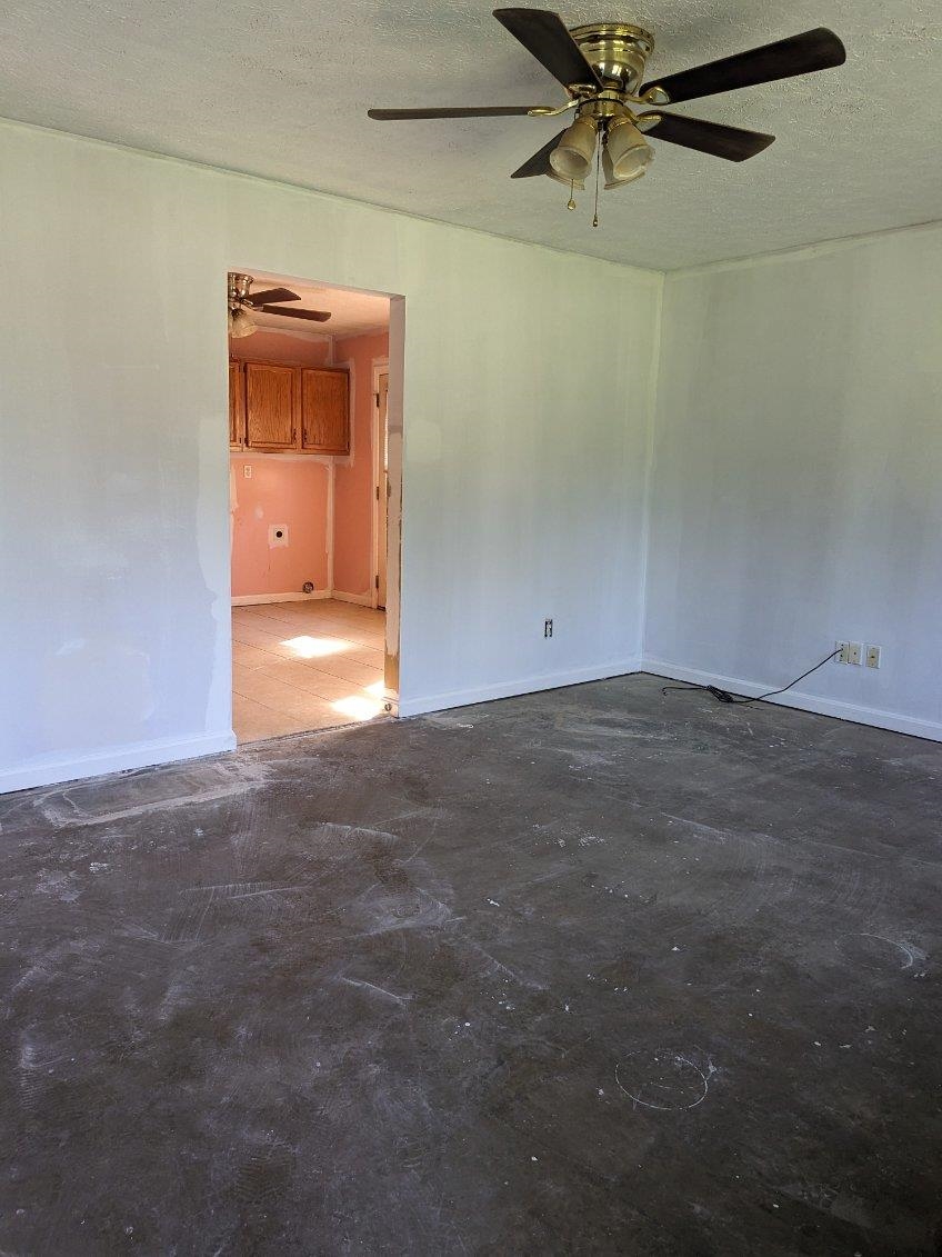 6582 Sylvania 6 Rd, Louisville, Kentucky 40258, 3 Bedrooms Bedrooms, ,1 BathroomBathrooms,Single Family Residence,For Sale,Sylvania 6 Rd,89900