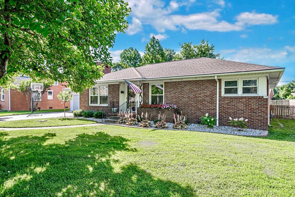 1100 Hill Avenue, Owensboro, Kentucky 42301, 3 Bedrooms Bedrooms, ,2 BathroomsBathrooms,Single Family Residence,For Sale,Hill Avenue,89903