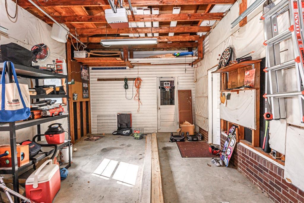 1100 Hill Avenue, Owensboro, Kentucky 42301, 3 Bedrooms Bedrooms, ,2 BathroomsBathrooms,Single Family Residence,For Sale,Hill Avenue,89903