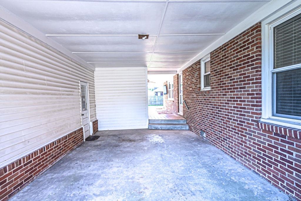 1100 Hill Avenue, Owensboro, Kentucky 42301, 3 Bedrooms Bedrooms, ,2 BathroomsBathrooms,Single Family Residence,For Sale,Hill Avenue,89903