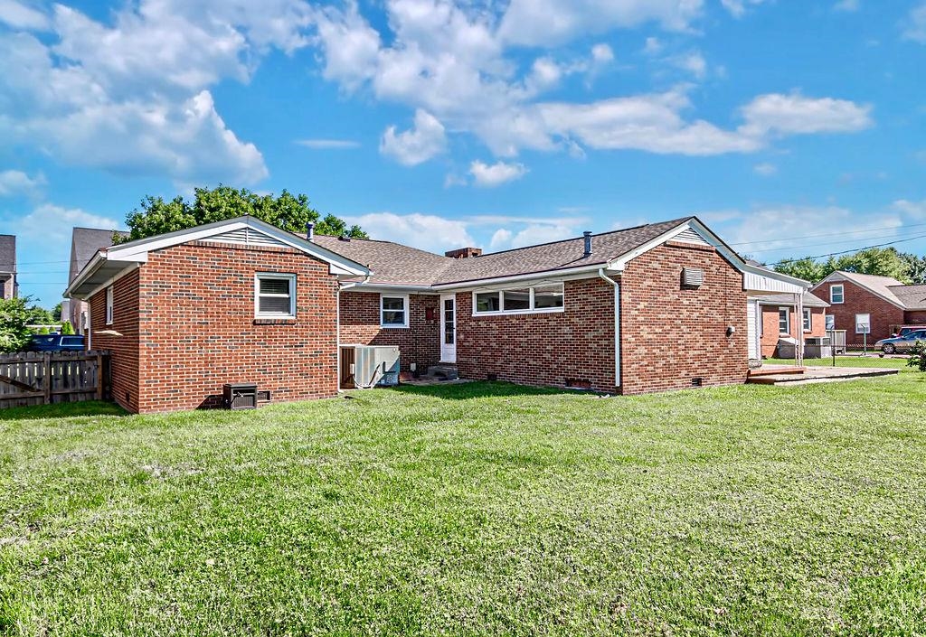 1100 Hill Avenue, Owensboro, Kentucky 42301, 3 Bedrooms Bedrooms, ,2 BathroomsBathrooms,Single Family Residence,For Sale,Hill Avenue,89903