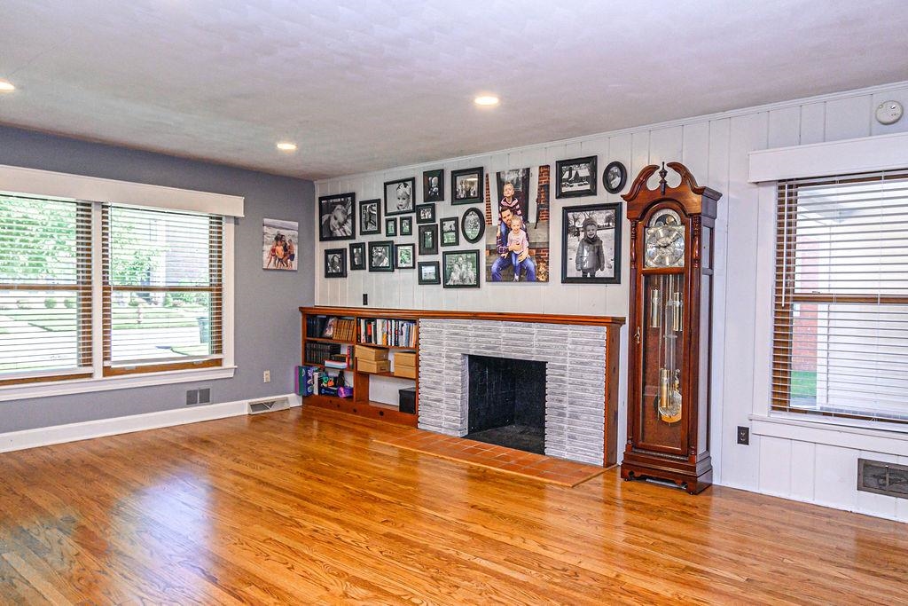 1100 Hill Avenue, Owensboro, Kentucky 42301, 3 Bedrooms Bedrooms, ,2 BathroomsBathrooms,Single Family Residence,For Sale,Hill Avenue,89903