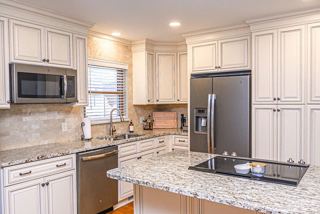1100 Hill Avenue, Owensboro, Kentucky 42301, 3 Bedrooms Bedrooms, ,2 BathroomsBathrooms,Single Family Residence,For Sale,Hill Avenue,89903