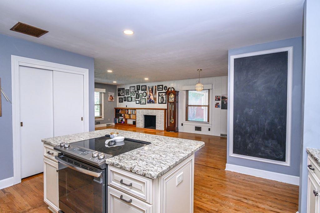 1100 Hill Avenue, Owensboro, Kentucky 42301, 3 Bedrooms Bedrooms, ,2 BathroomsBathrooms,Single Family Residence,For Sale,Hill Avenue,89903