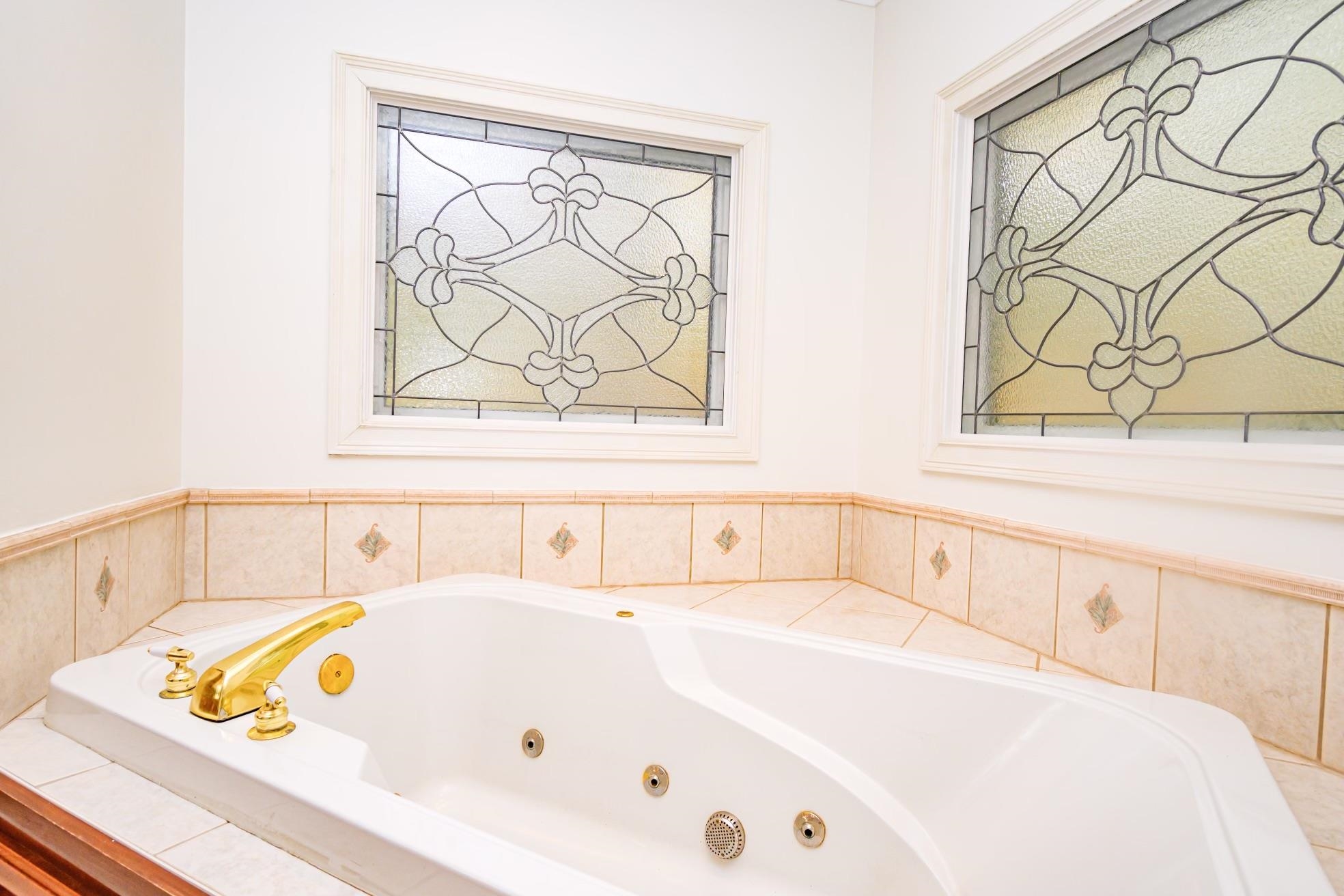 Ensuite Bathroom                                        Professionally-removed wallpaper& painted