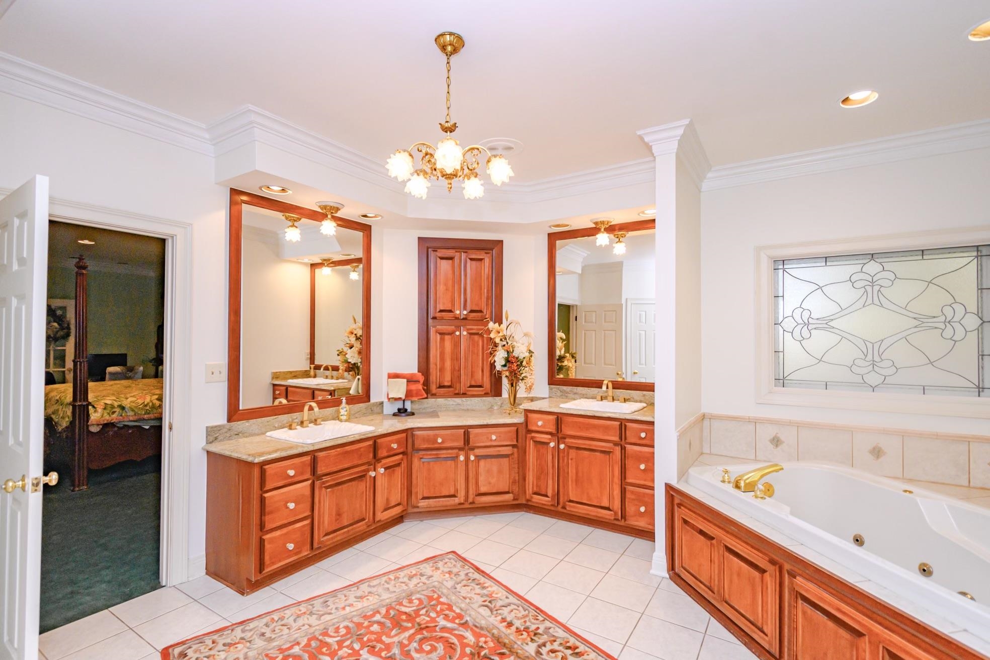 This Gorgeous Ensuite has been transformed - as wallpaper- Professionally removed & painted