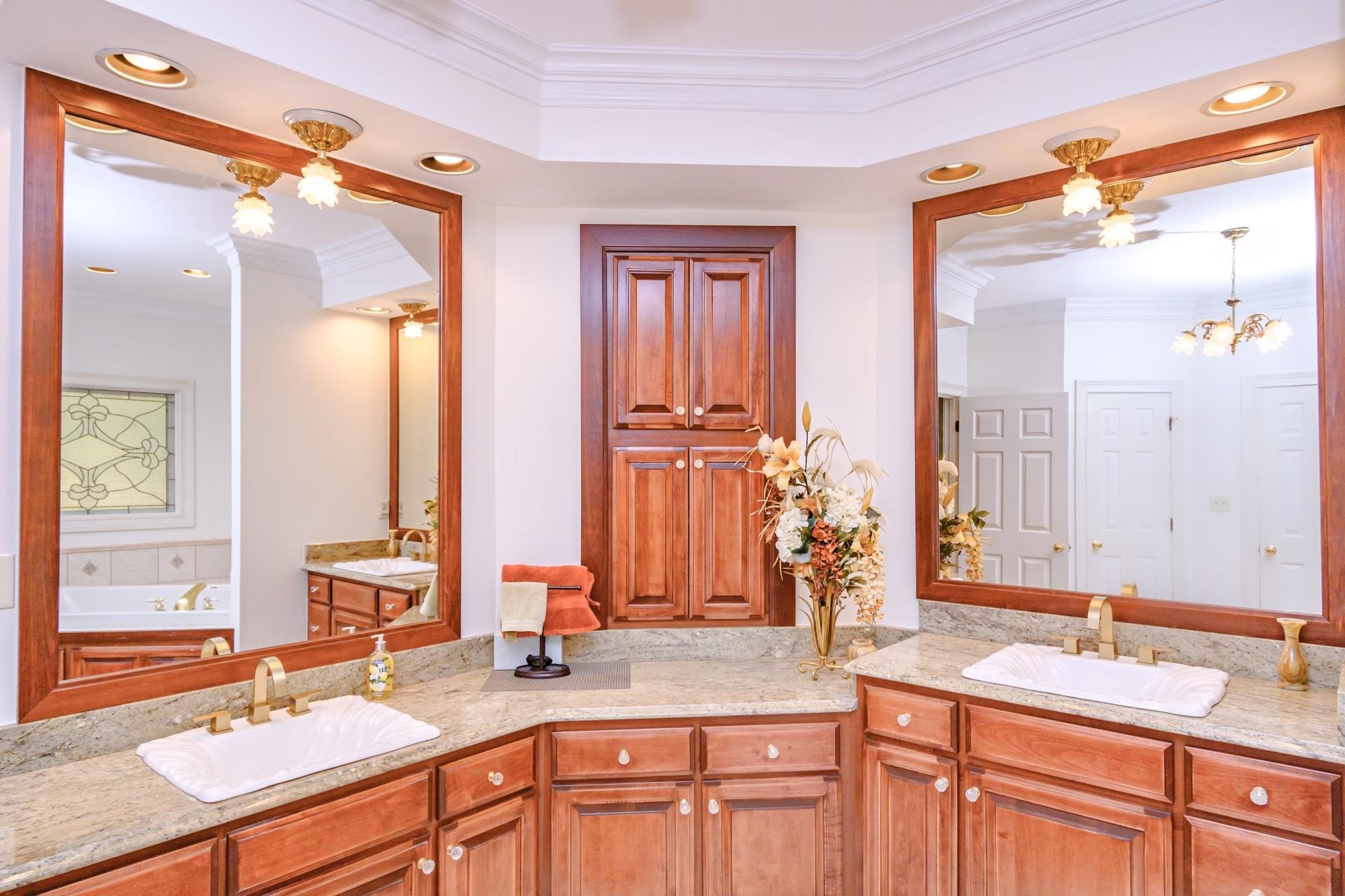 3142 Oakridge Ct, Owensboro, Kentucky 42303, 6 Bedrooms Bedrooms, ,3 BathroomsBathrooms,Single Family Residence,For Sale,Oakridge Ct,89907