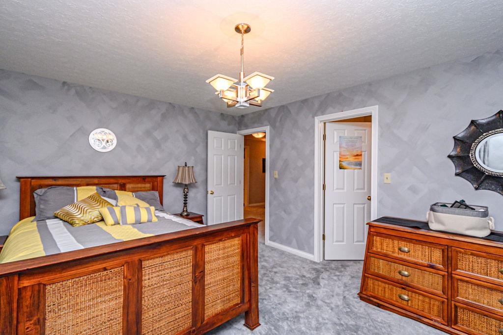 3142 Oakridge Ct, Owensboro, Kentucky 42303, 6 Bedrooms Bedrooms, ,3 BathroomsBathrooms,Single Family Residence,For Sale,Oakridge Ct,89907