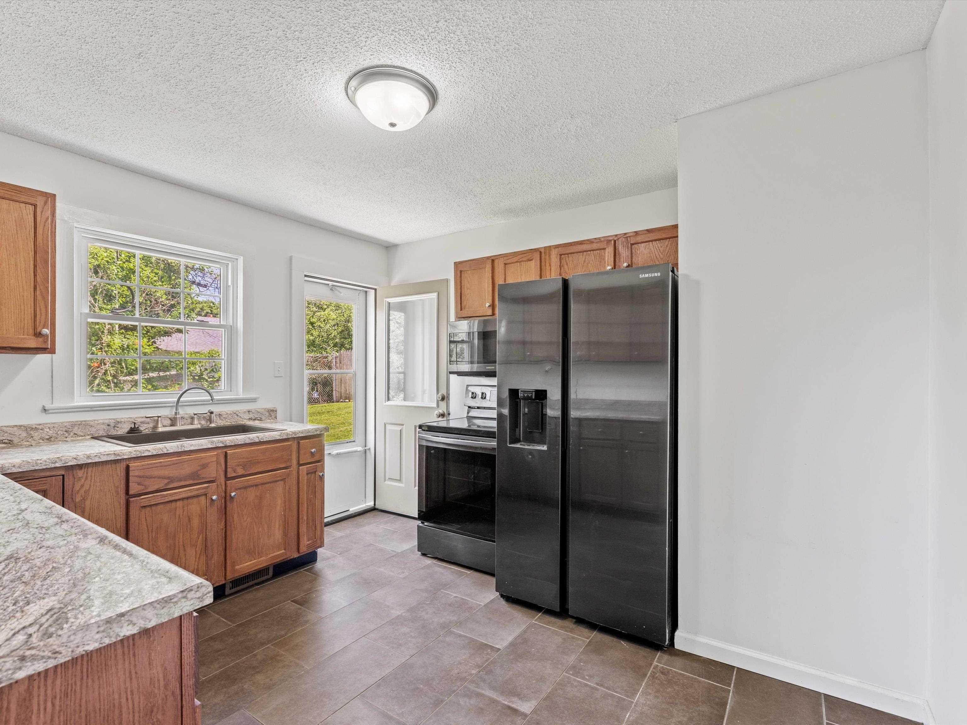 449 Maplewood Drive, Owensboro, Kentucky 42303, 3 Bedrooms Bedrooms, ,1 BathroomBathrooms,Single Family Residence,For Sale,Maplewood Drive,89908