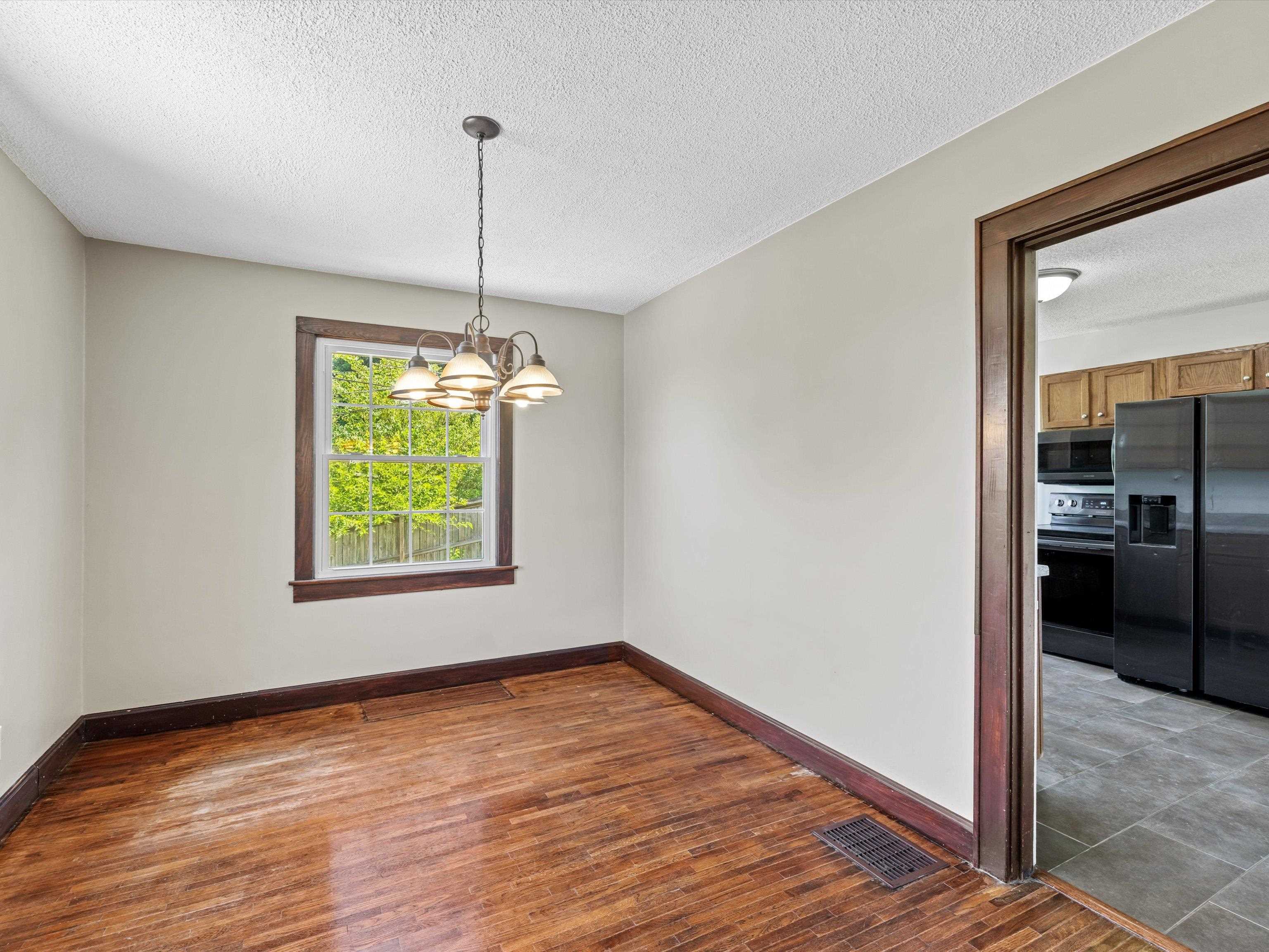 449 Maplewood Drive, Owensboro, Kentucky 42303, 3 Bedrooms Bedrooms, ,1 BathroomBathrooms,Single Family Residence,For Sale,Maplewood Drive,89908
