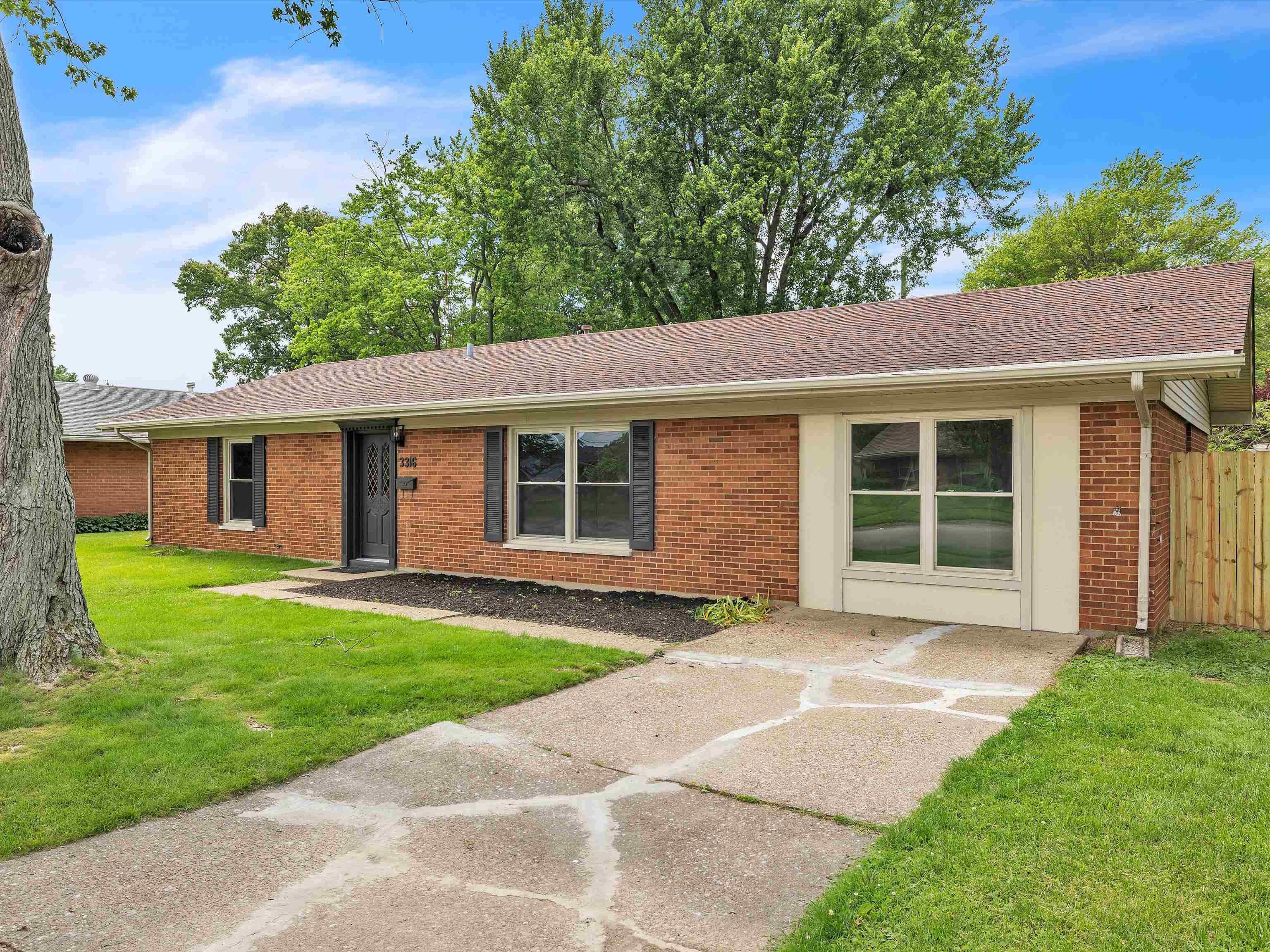 3316 Christie Place, Owensboro, Kentucky 42301, 4 Bedrooms Bedrooms, ,1 BathroomBathrooms,Single Family Residence,For Sale,Christie Place,89913