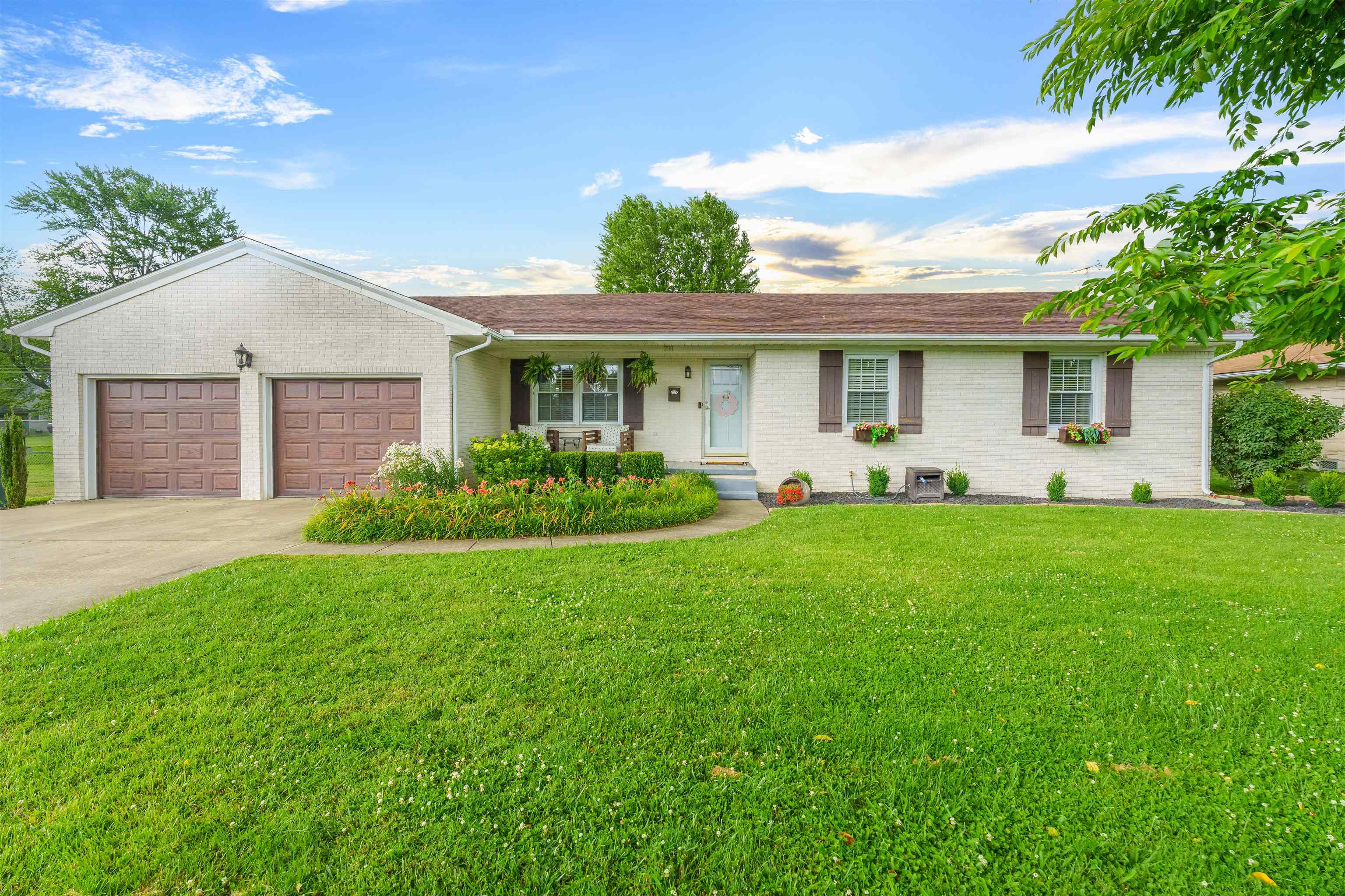 731 Parkway Drive, Owensboro, Kentucky 42303, 3 Bedrooms Bedrooms, ,2 BathroomsBathrooms,Single Family Residence,For Sale,Parkway Drive,89916