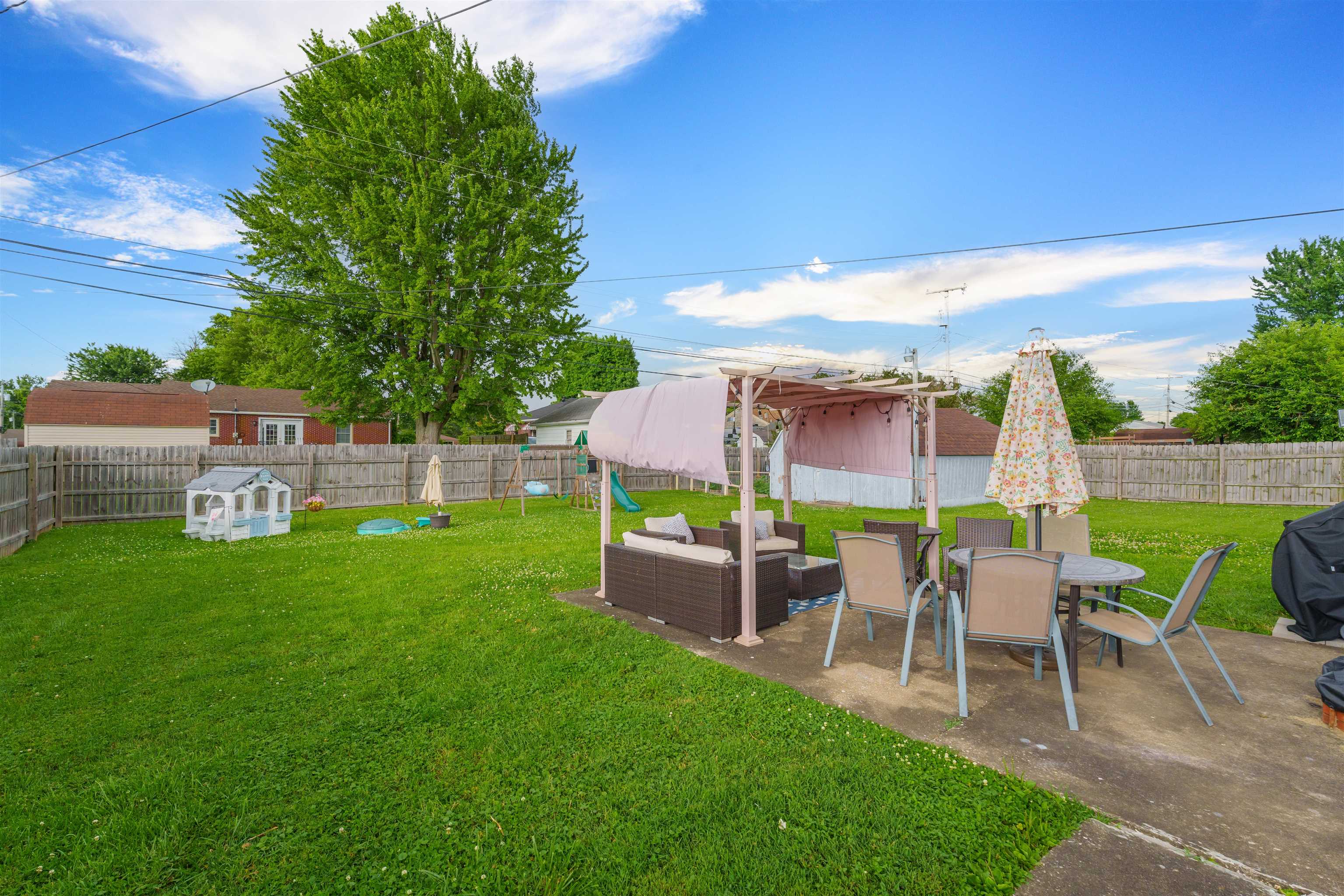 731 Parkway Drive, Owensboro, Kentucky 42303, 3 Bedrooms Bedrooms, ,2 BathroomsBathrooms,Single Family Residence,For Sale,Parkway Drive,89916