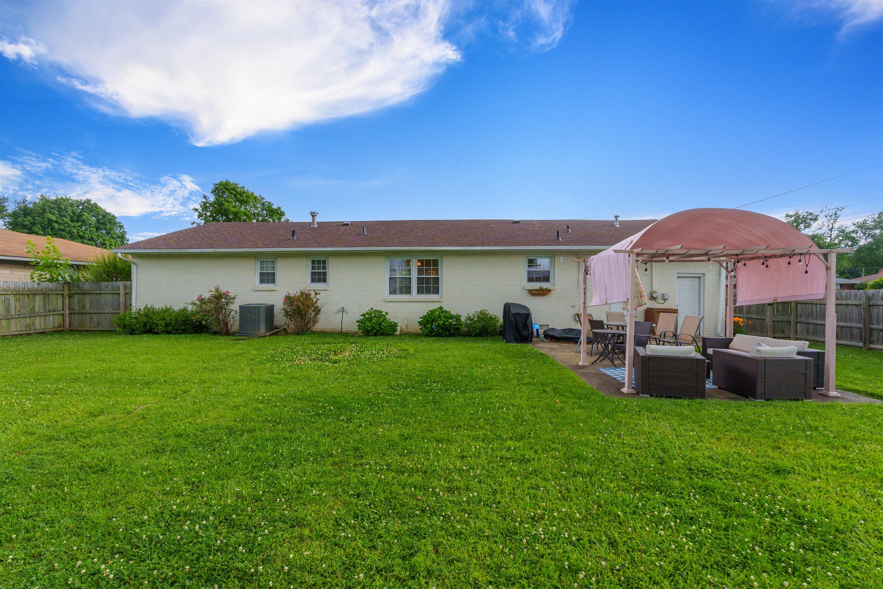 731 Parkway Drive, Owensboro, Kentucky 42303, 3 Bedrooms Bedrooms, ,2 BathroomsBathrooms,Single Family Residence,For Sale,Parkway Drive,89916