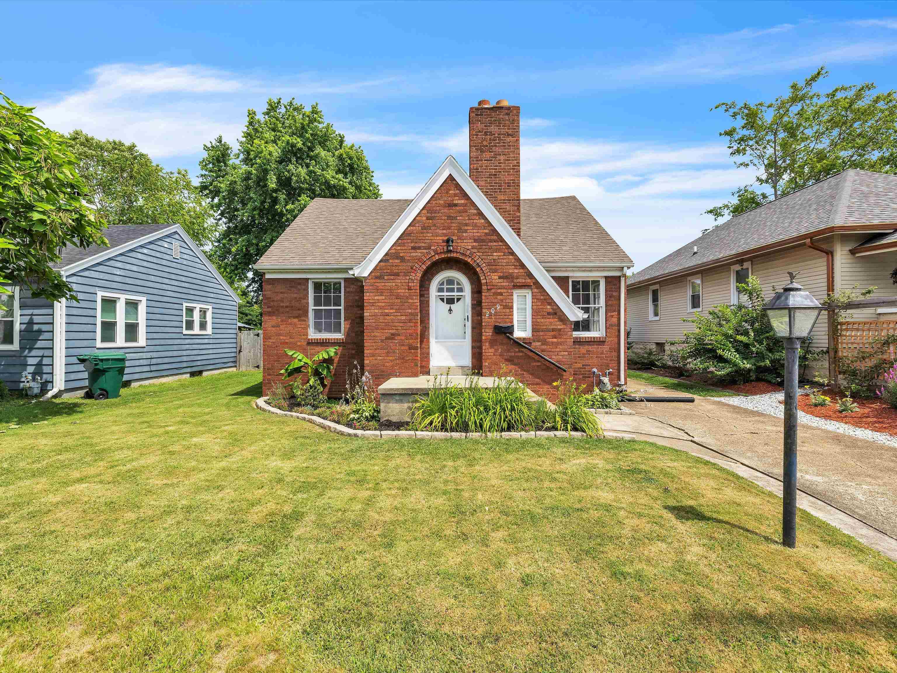 209 E 24th St, Owensboro, Kentucky 42303, 3 Bedrooms Bedrooms, ,1 BathroomBathrooms,Single Family Residence,For Sale,E 24th St,89917