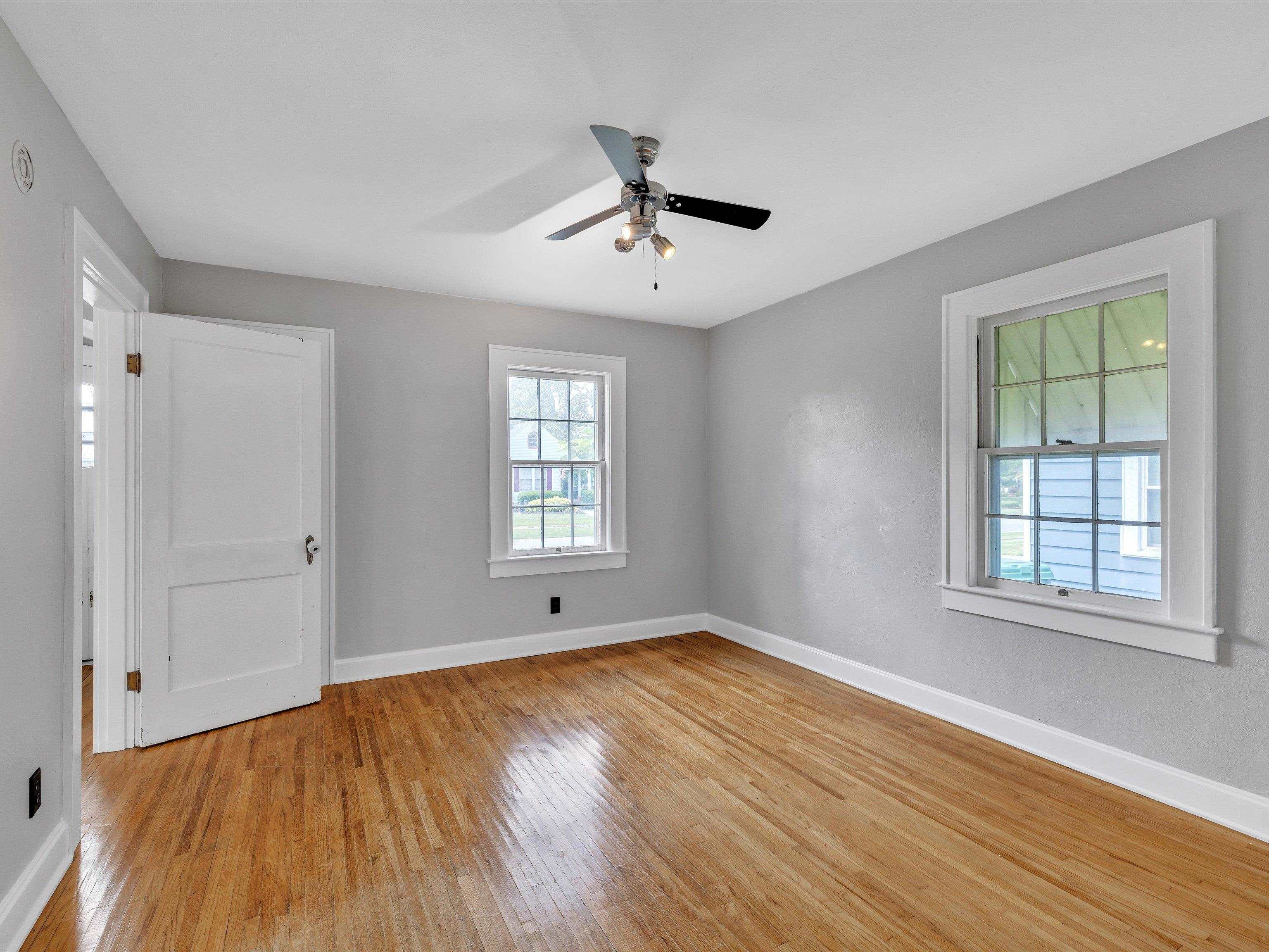 209 E 24th St, Owensboro, Kentucky 42303, 3 Bedrooms Bedrooms, ,1 BathroomBathrooms,Single Family Residence,For Sale,E 24th St,89917