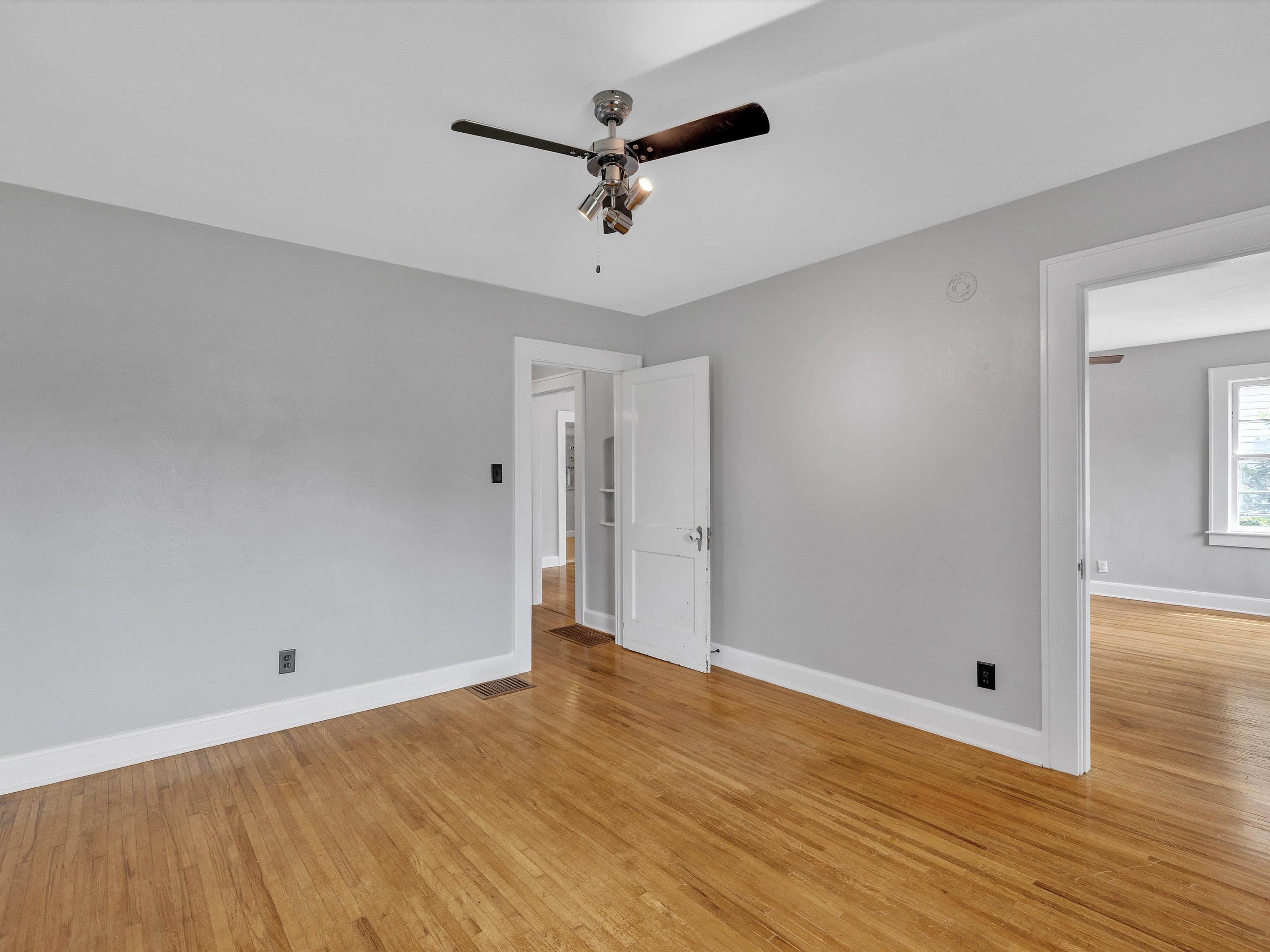 209 E 24th St, Owensboro, Kentucky 42303, 3 Bedrooms Bedrooms, ,1 BathroomBathrooms,Single Family Residence,For Sale,E 24th St,89917