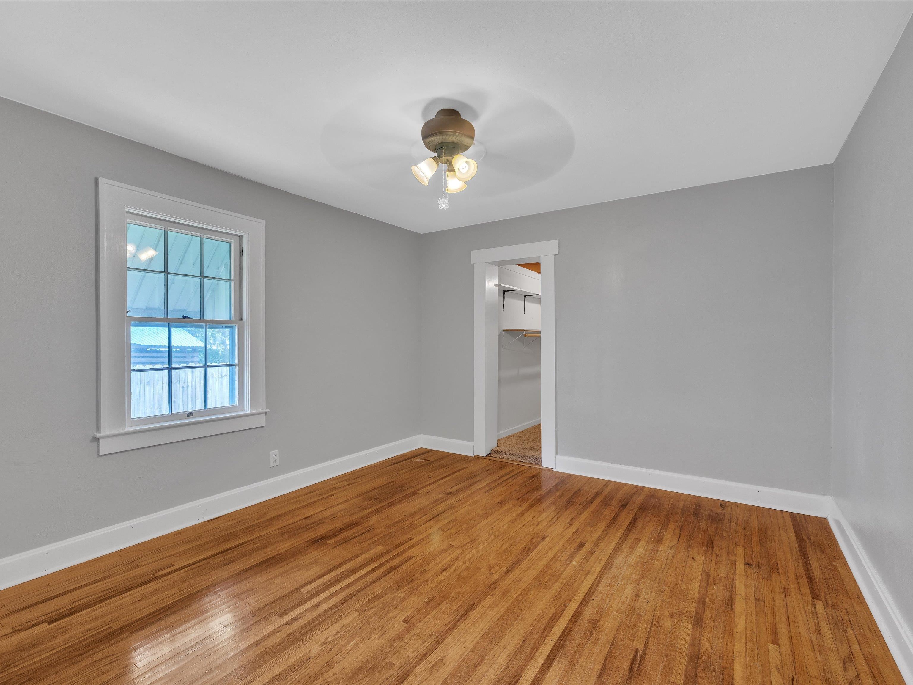 209 E 24th St, Owensboro, Kentucky 42303, 3 Bedrooms Bedrooms, ,1 BathroomBathrooms,Single Family Residence,For Sale,E 24th St,89917