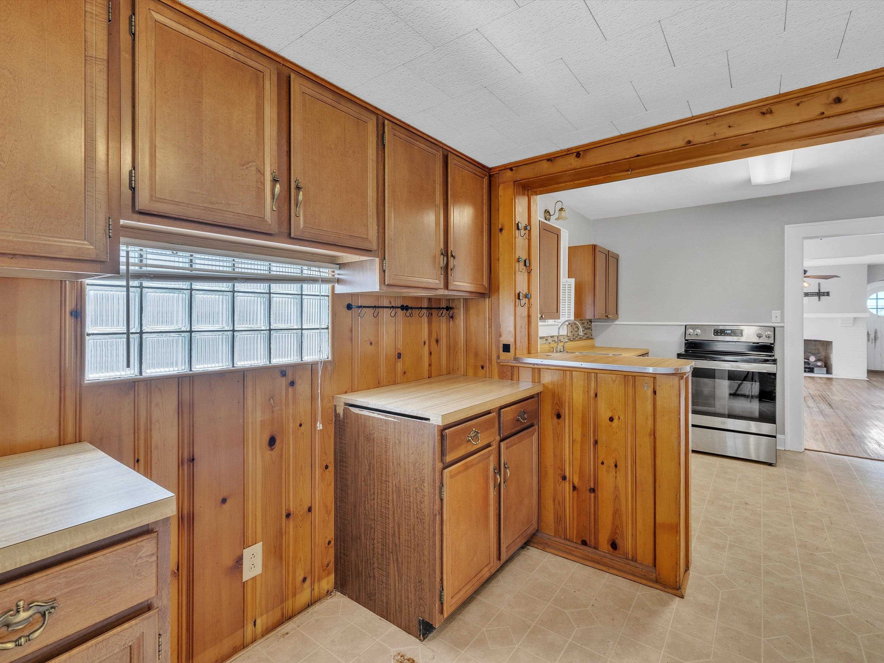 209 E 24th St, Owensboro, Kentucky 42303, 3 Bedrooms Bedrooms, ,1 BathroomBathrooms,Single Family Residence,For Sale,E 24th St,89917
